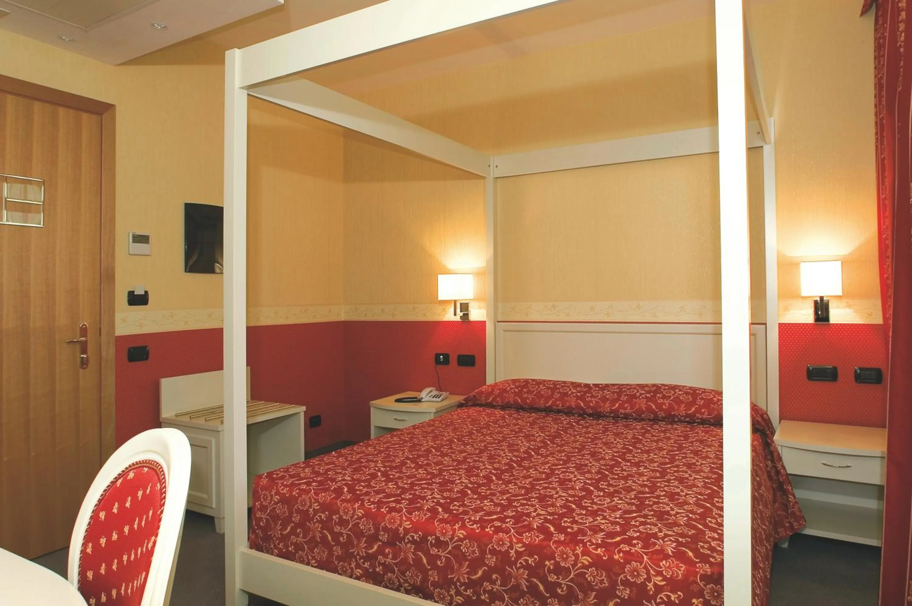 Photo of the whole room, Bed in Hotel Mosca