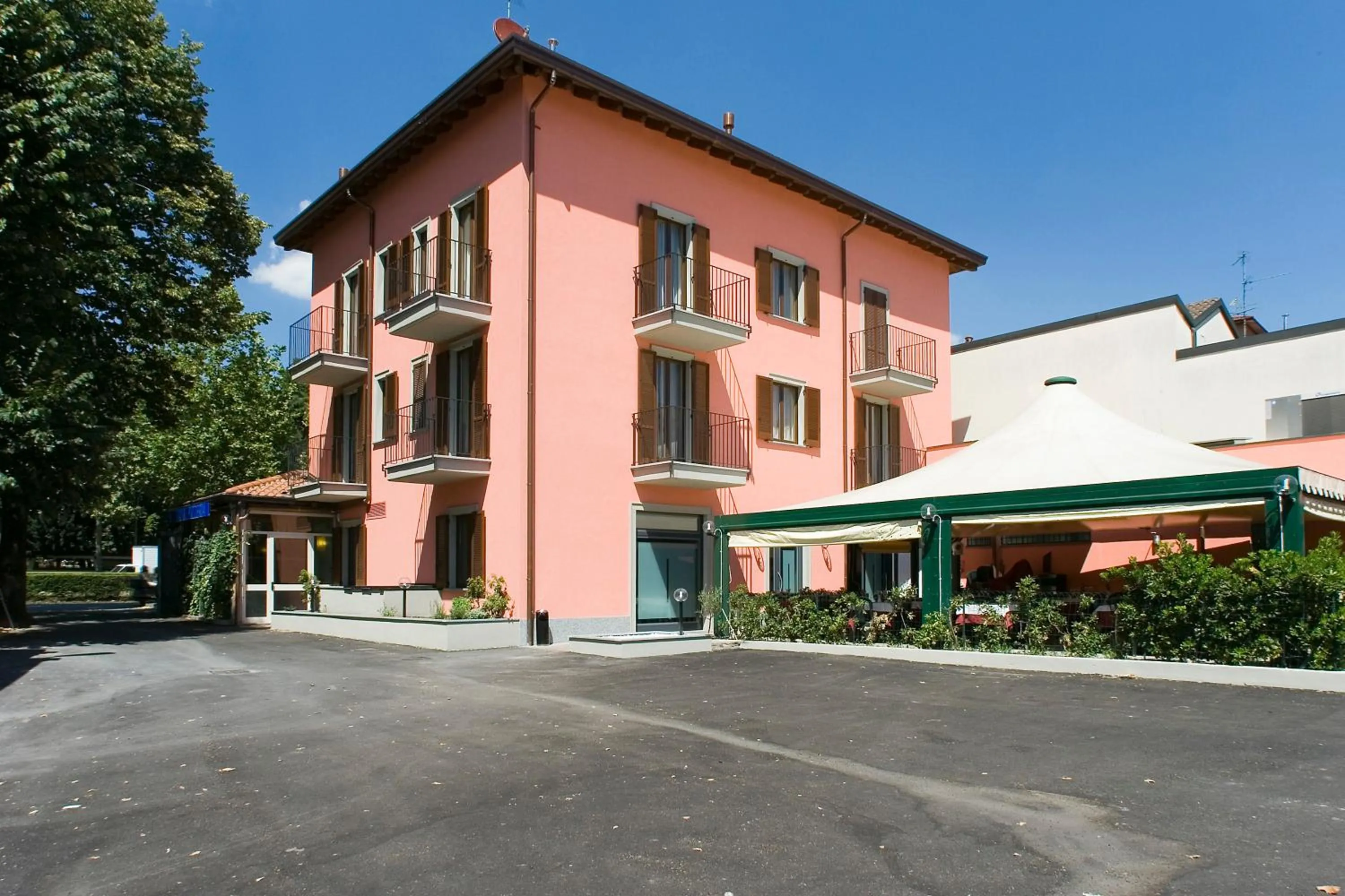 Property building in Hotel Mosca