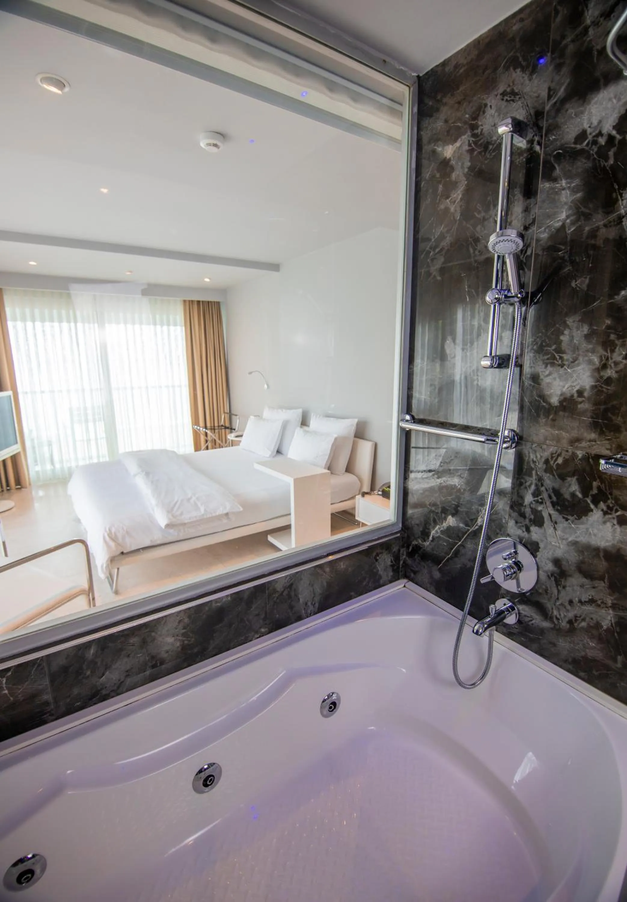 Bathroom, Bed in Venn Boutique Hotel