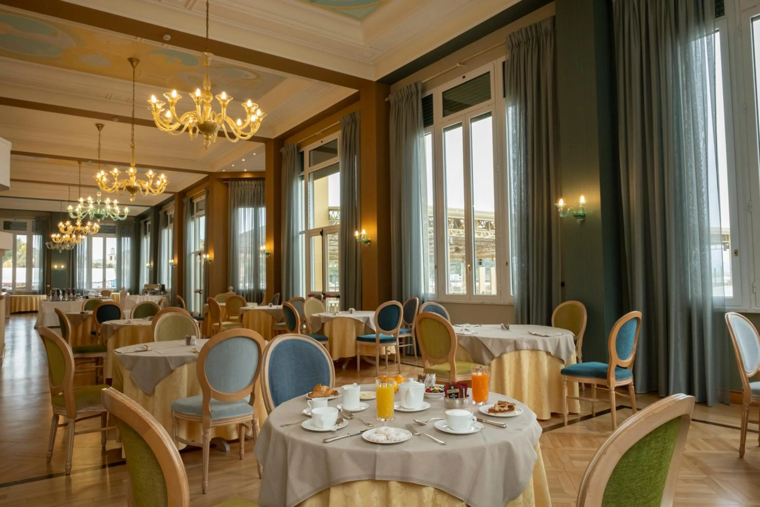Restaurant/places to eat in Suite Hotel Nettuno