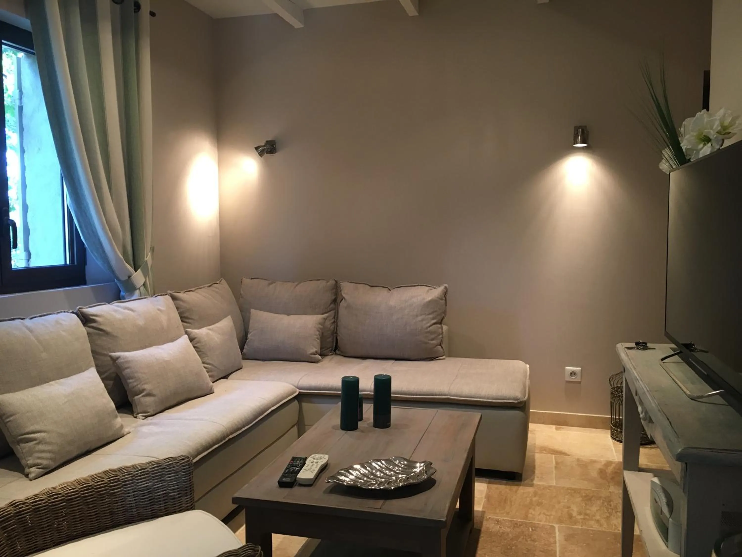 Communal lounge/ TV room in Mas De Gordes