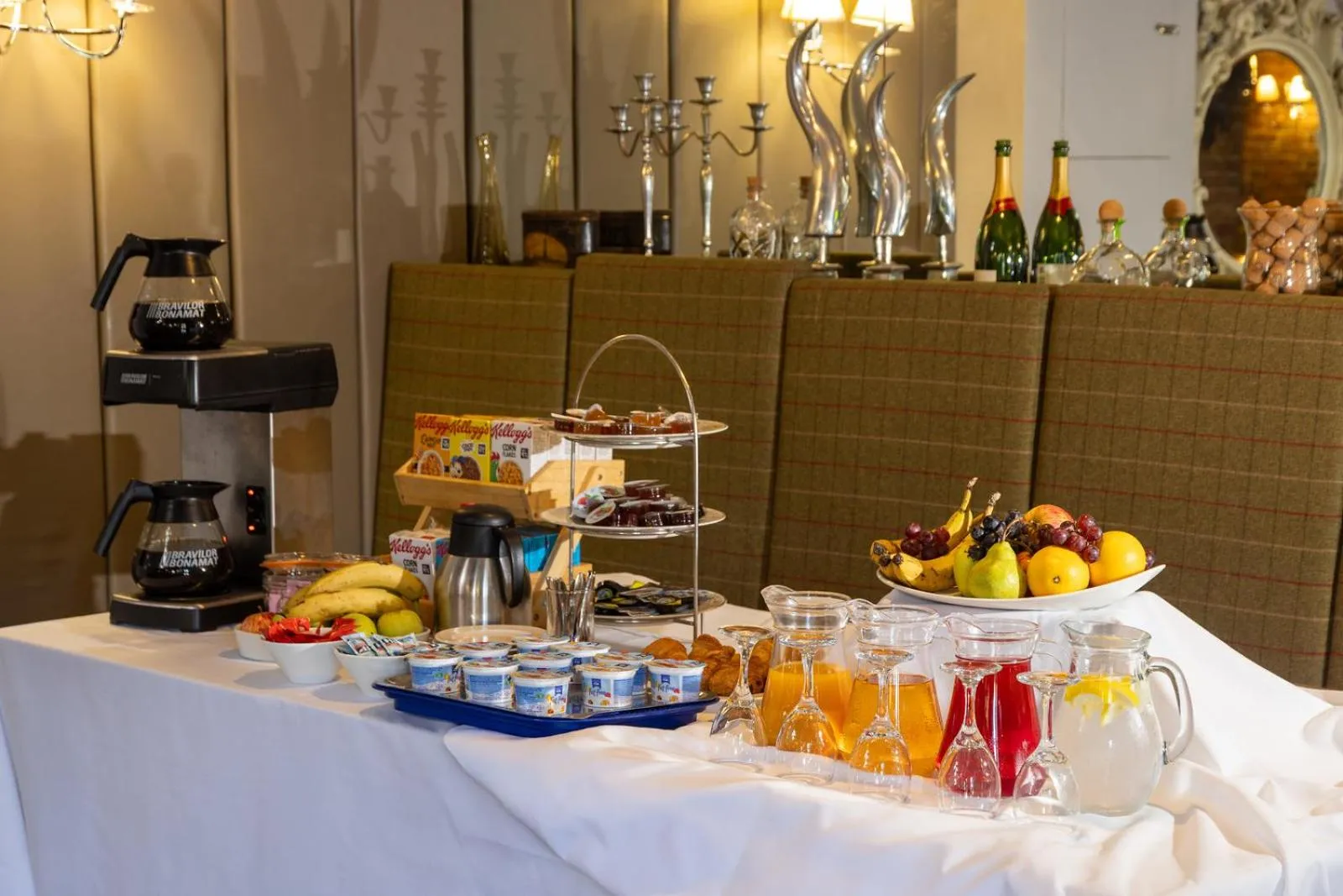 Food and drinks in The Ashbourne Hotel, BW Signature Collection