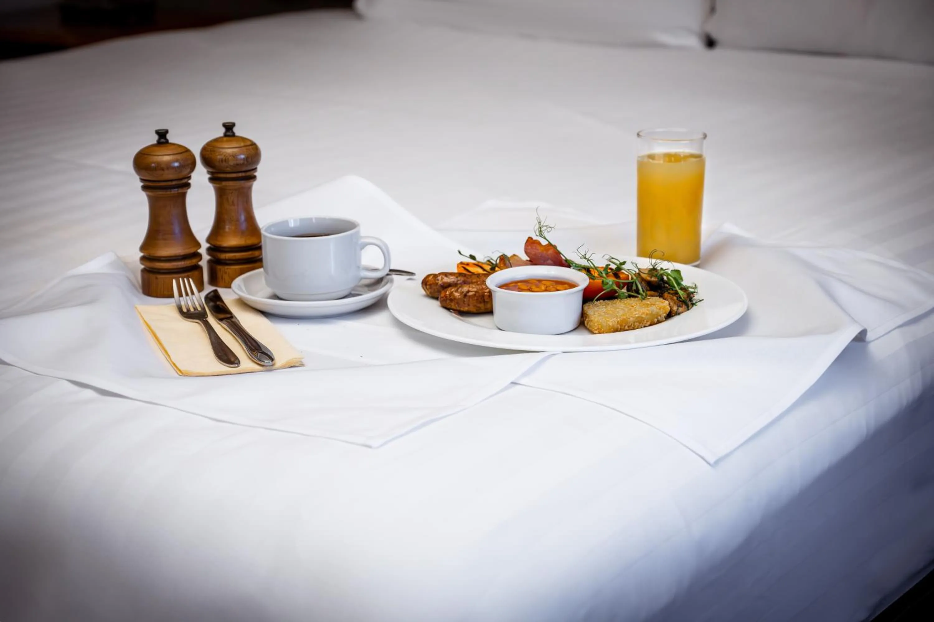 Food and drinks, Bed in The Ashbourne Hotel, BW Signature Collection