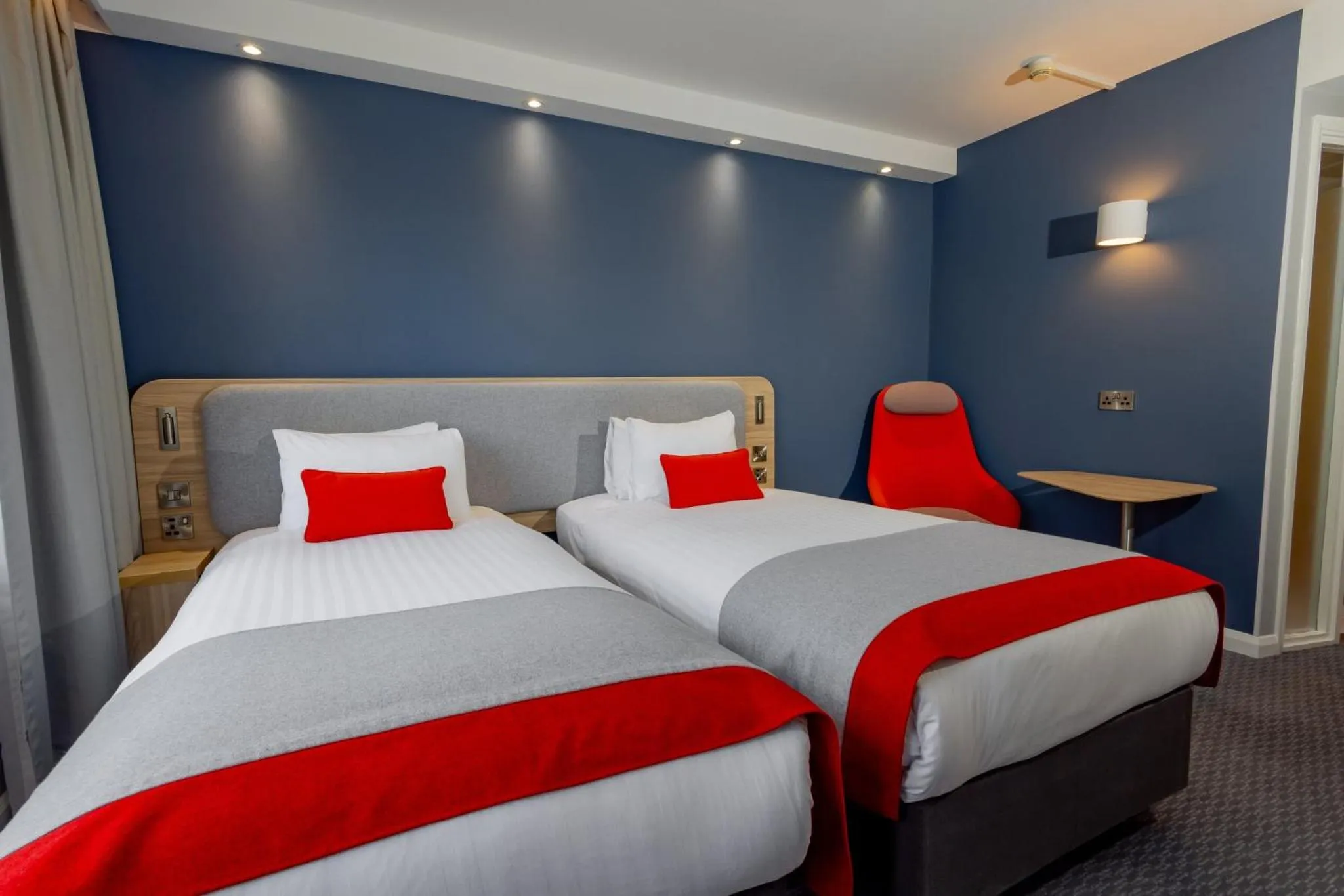 Photo of the whole room, Bed in Holiday Inn Express Norwich by IHG