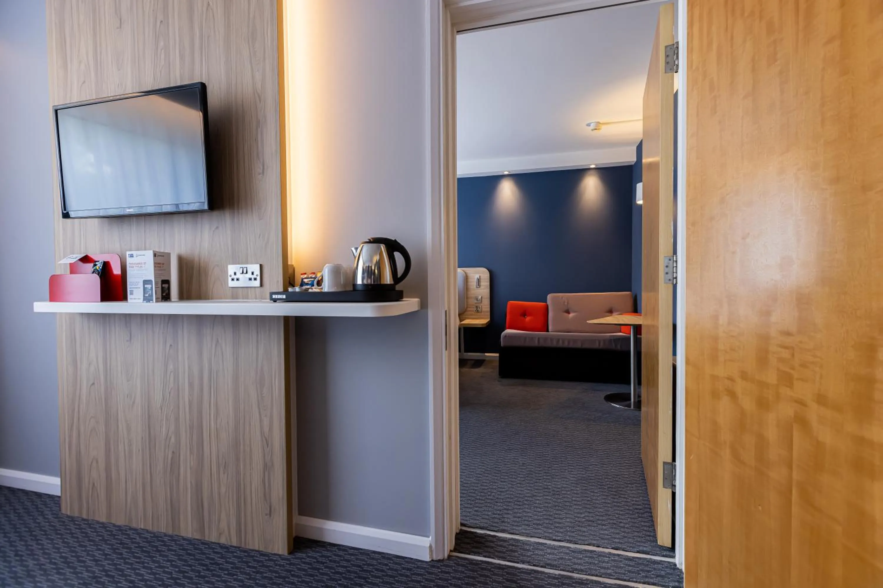 TV and multimedia in Holiday Inn Express Norwich by IHG