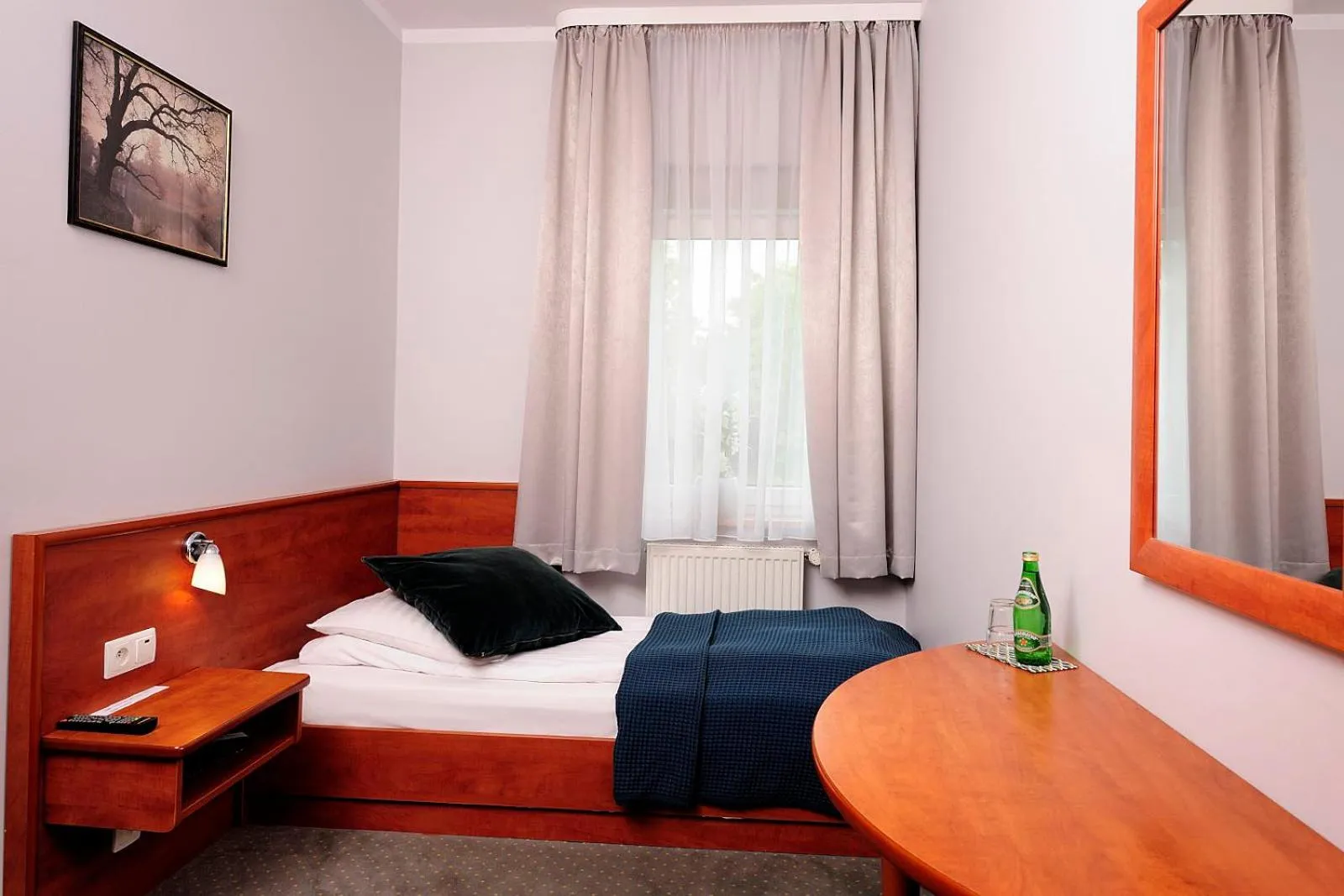 Bed in Hotel Preemier