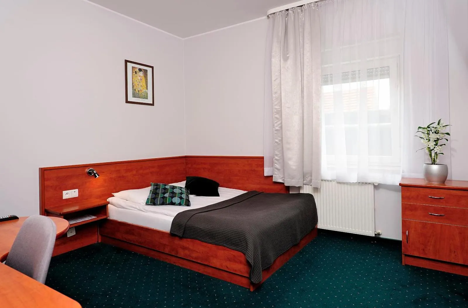 Bed in Hotel Preemier