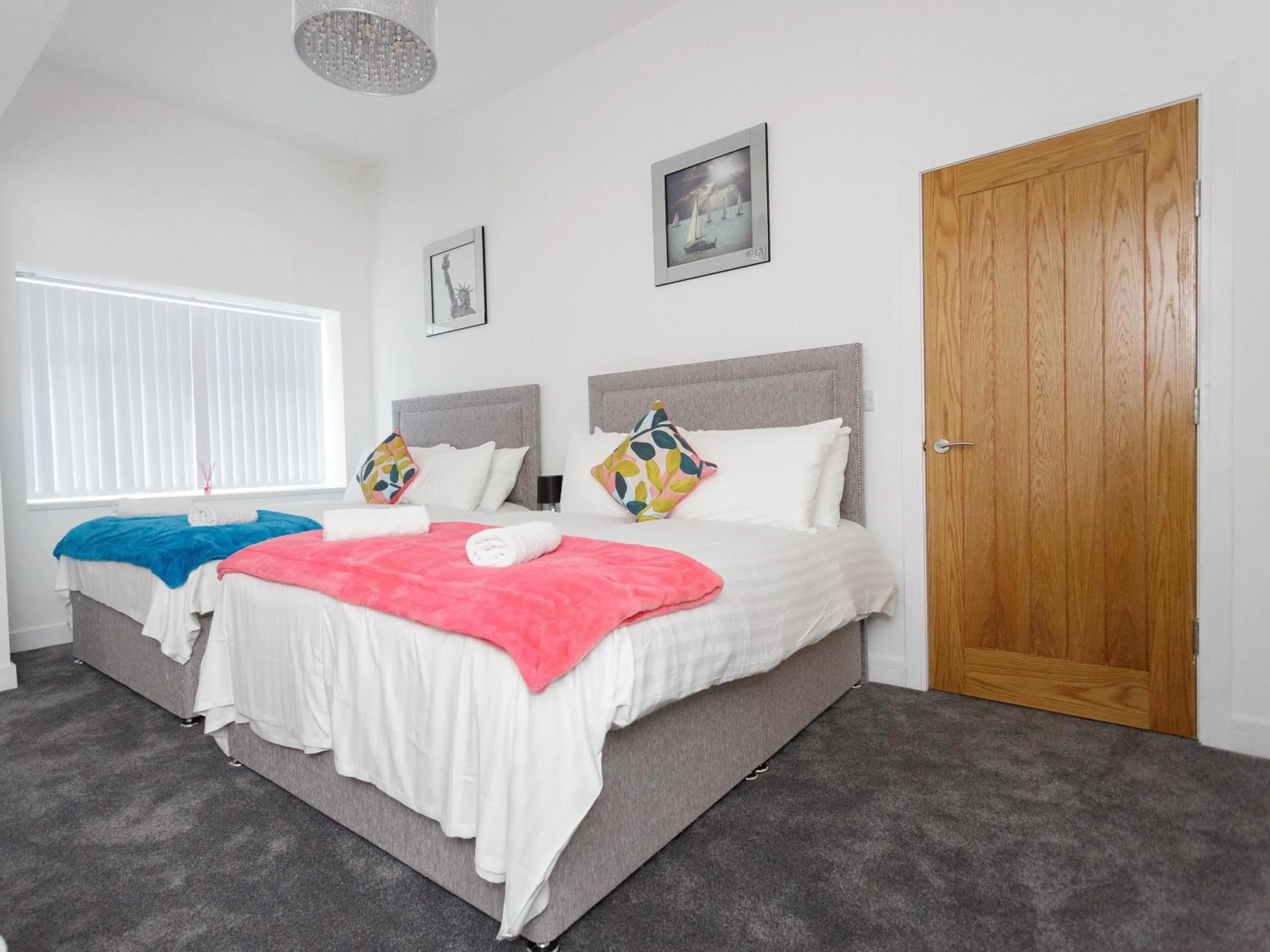 Bedroom, Bed in Live in Leeds Greenhill Bungalows