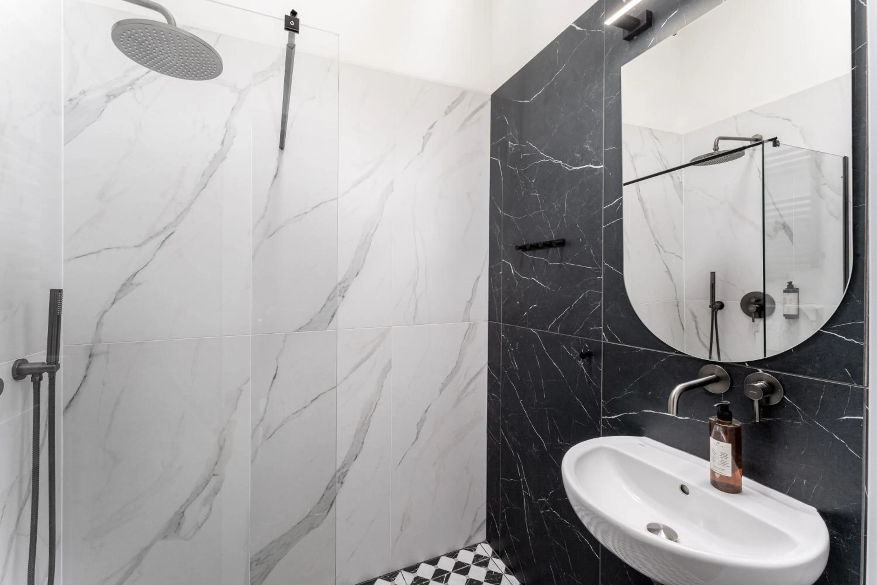 Shower in Wawel Boutique Residence - Krakow Old Town
