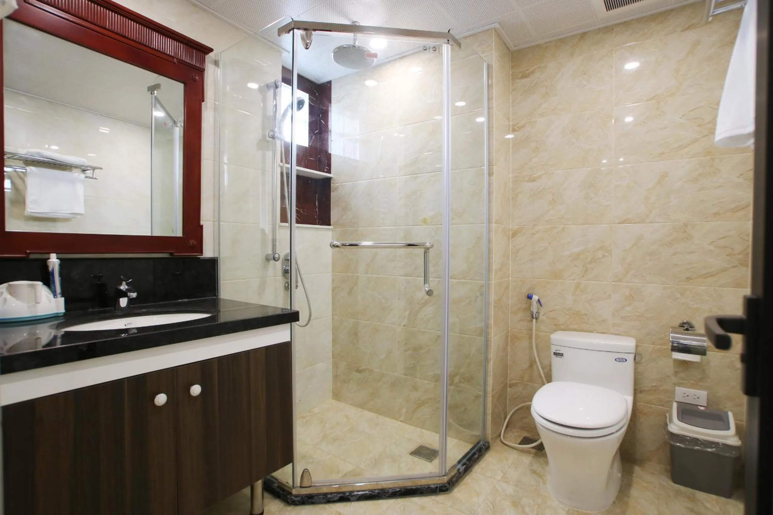 Bathroom in Cat Linh ARL55 Hotel