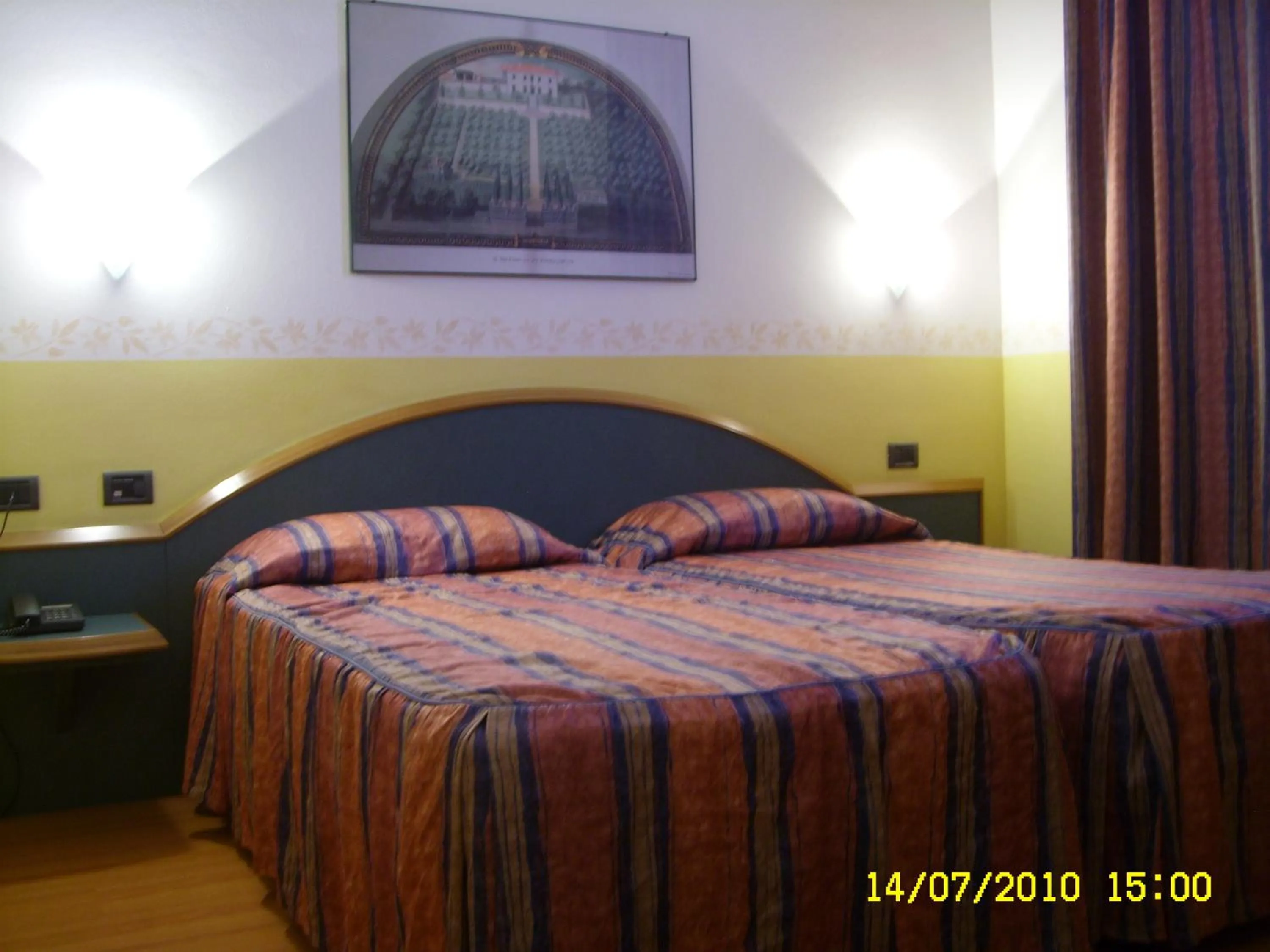 Bedroom, Bed in Hotel Alexander