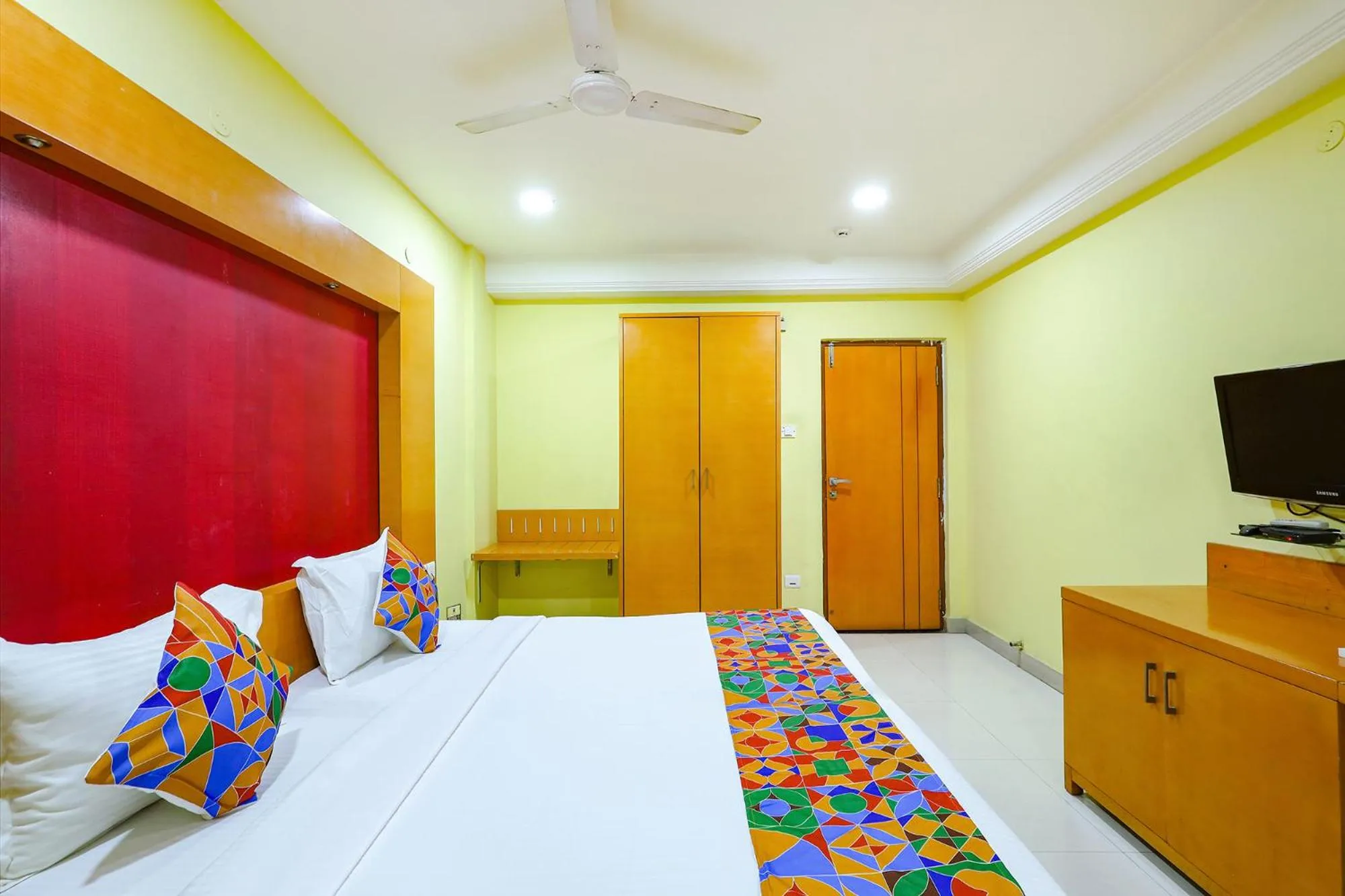Bed in Fabhotel Prime Mahalaya Residency - Nr Pallavaram Railway Station