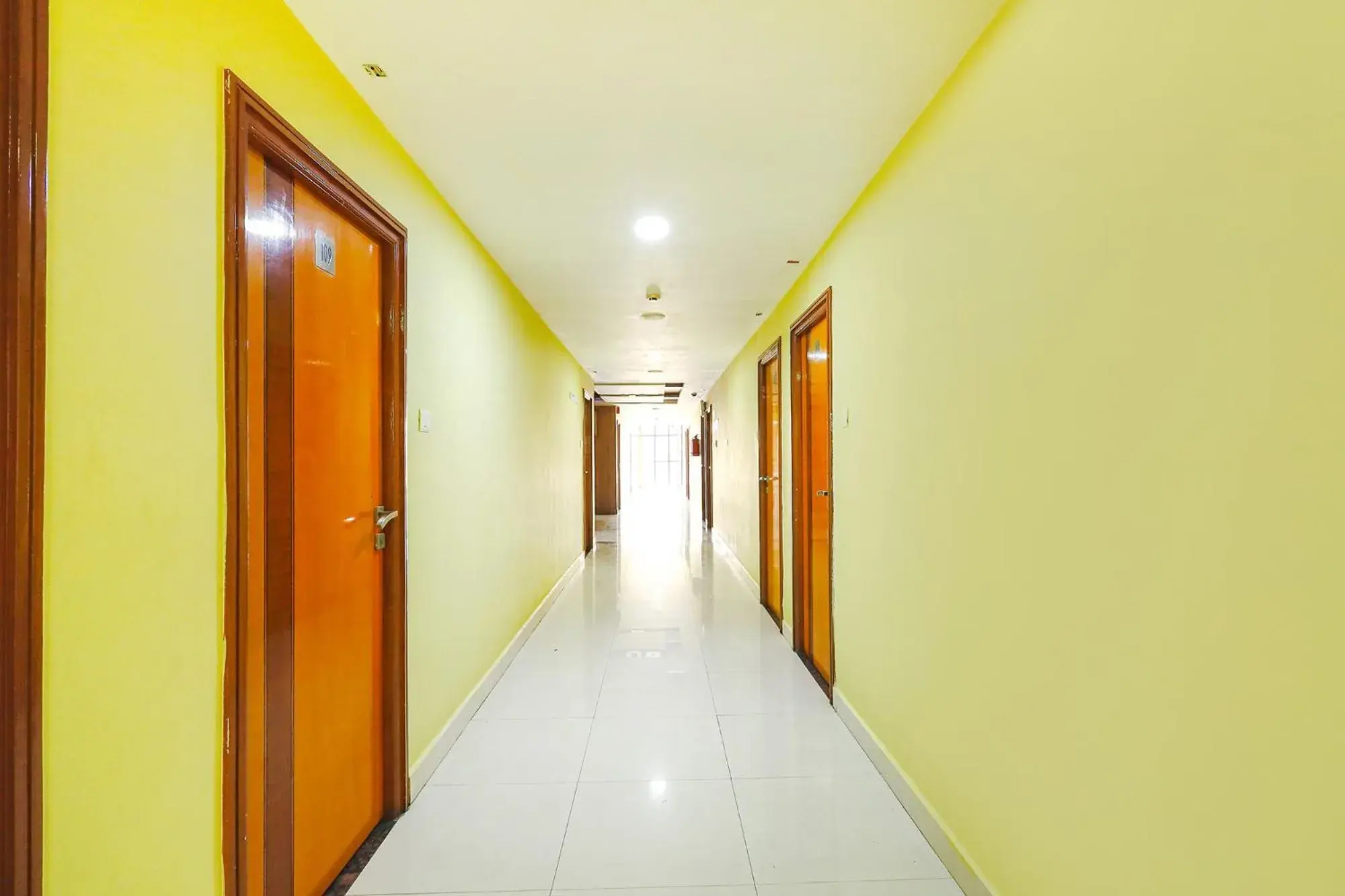 Lobby or reception in Fabhotel Prime Mahalaya Residency - Nr Pallavaram Railway Station Lobby or reception in Fabhotel Prime Mahalaya Residency - Nr Pallavaram Railway Station