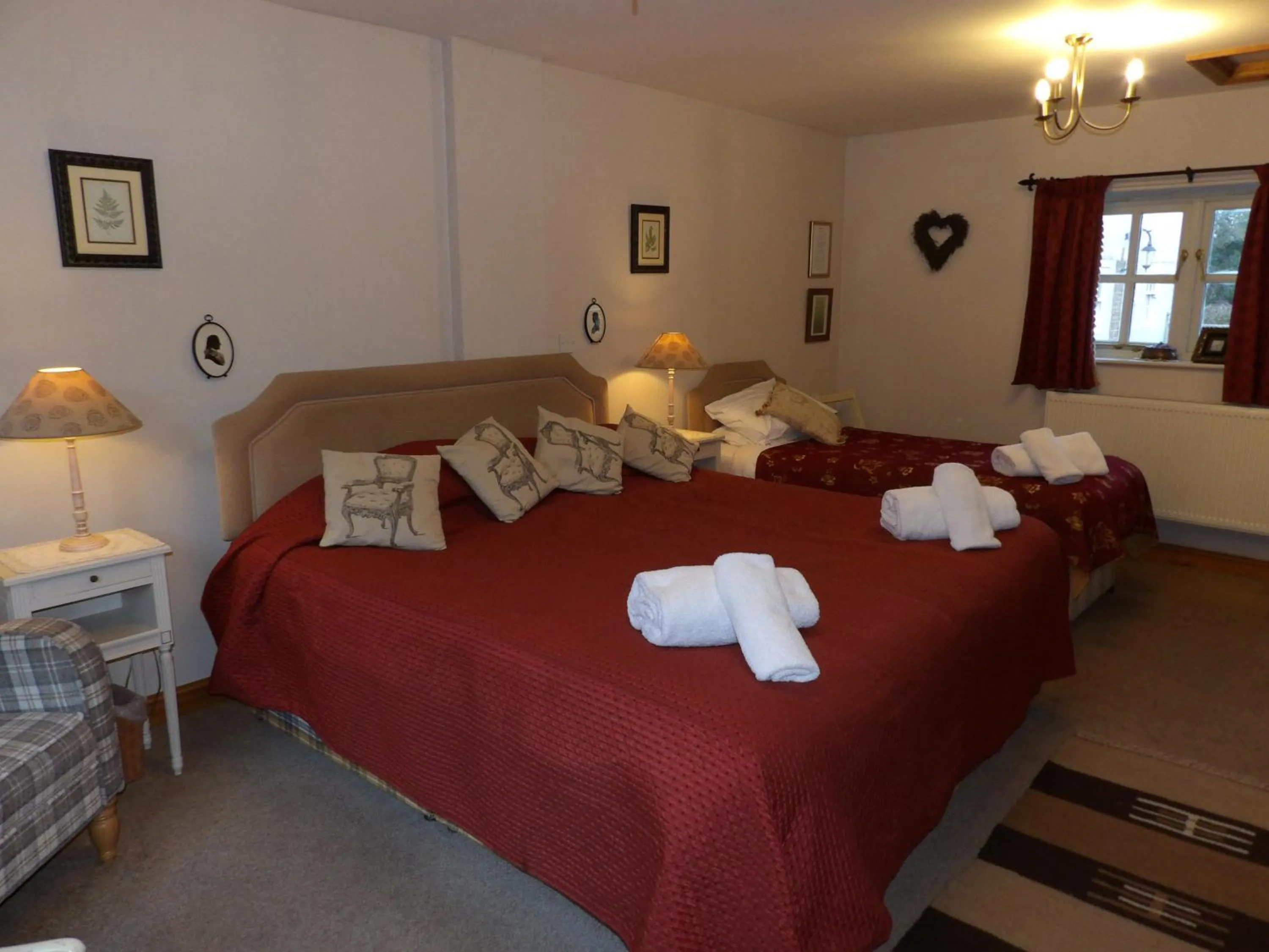 Bedroom, Bed in Broccoli Bottom