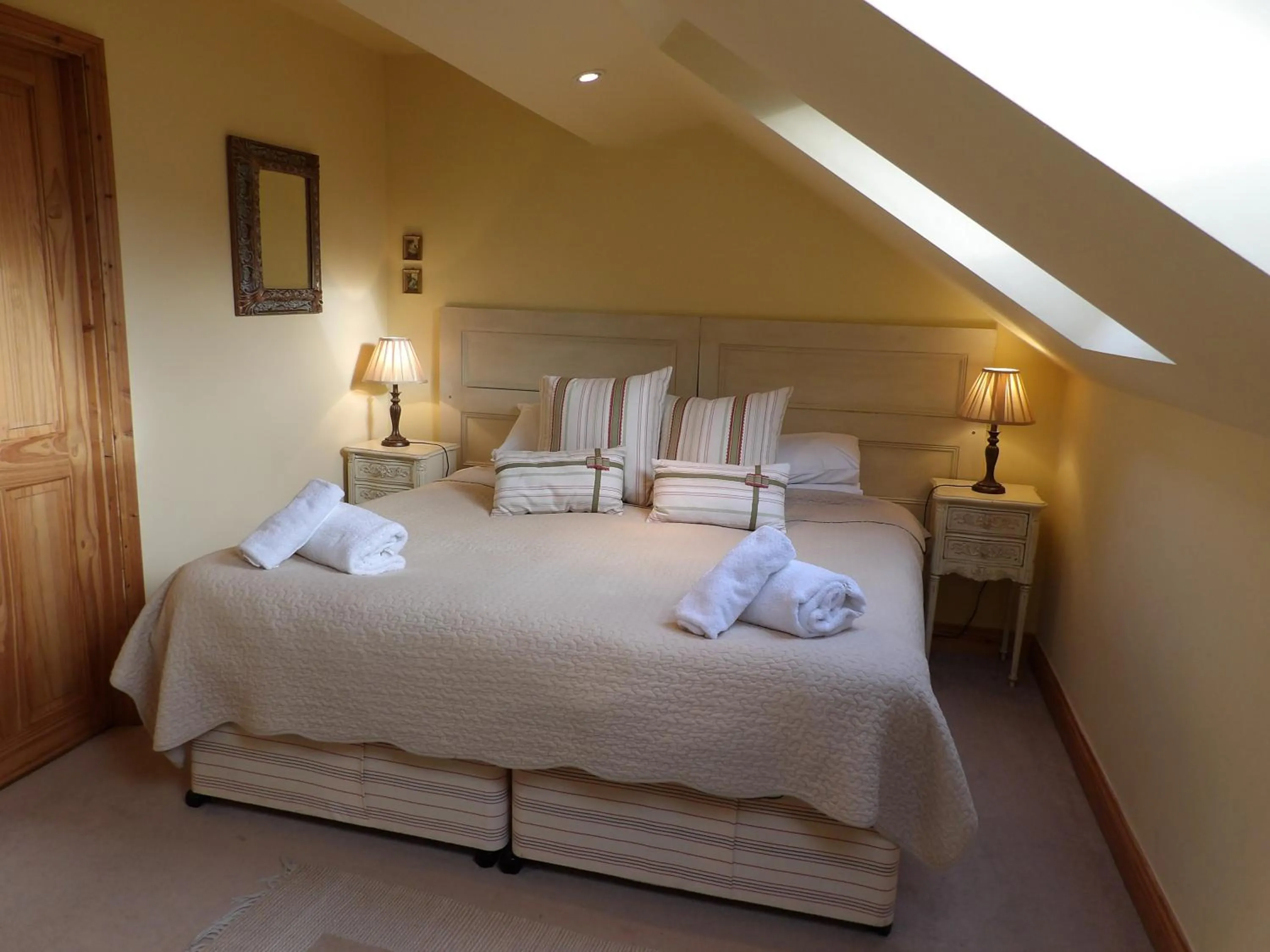 Bedroom, Bed in Broccoli Bottom