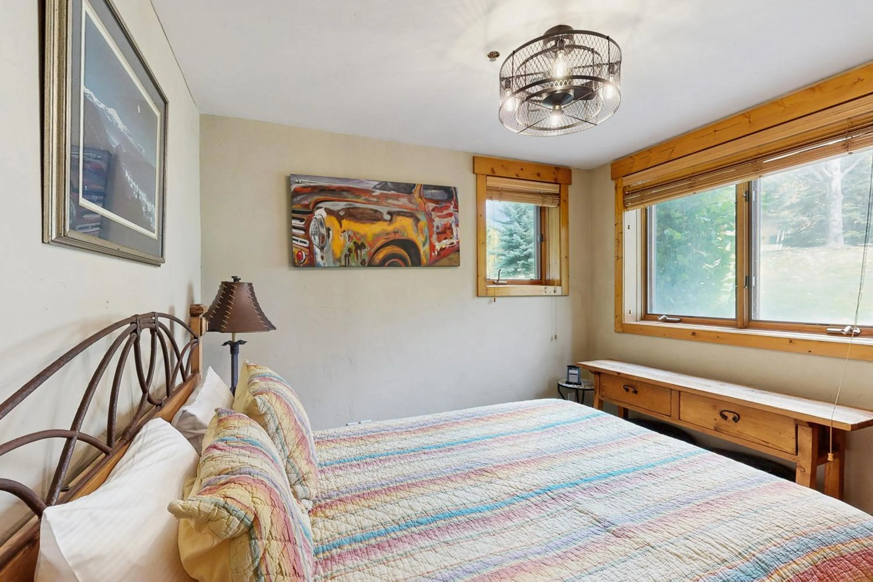 Bed in Pines at Orehouse 101 PH1