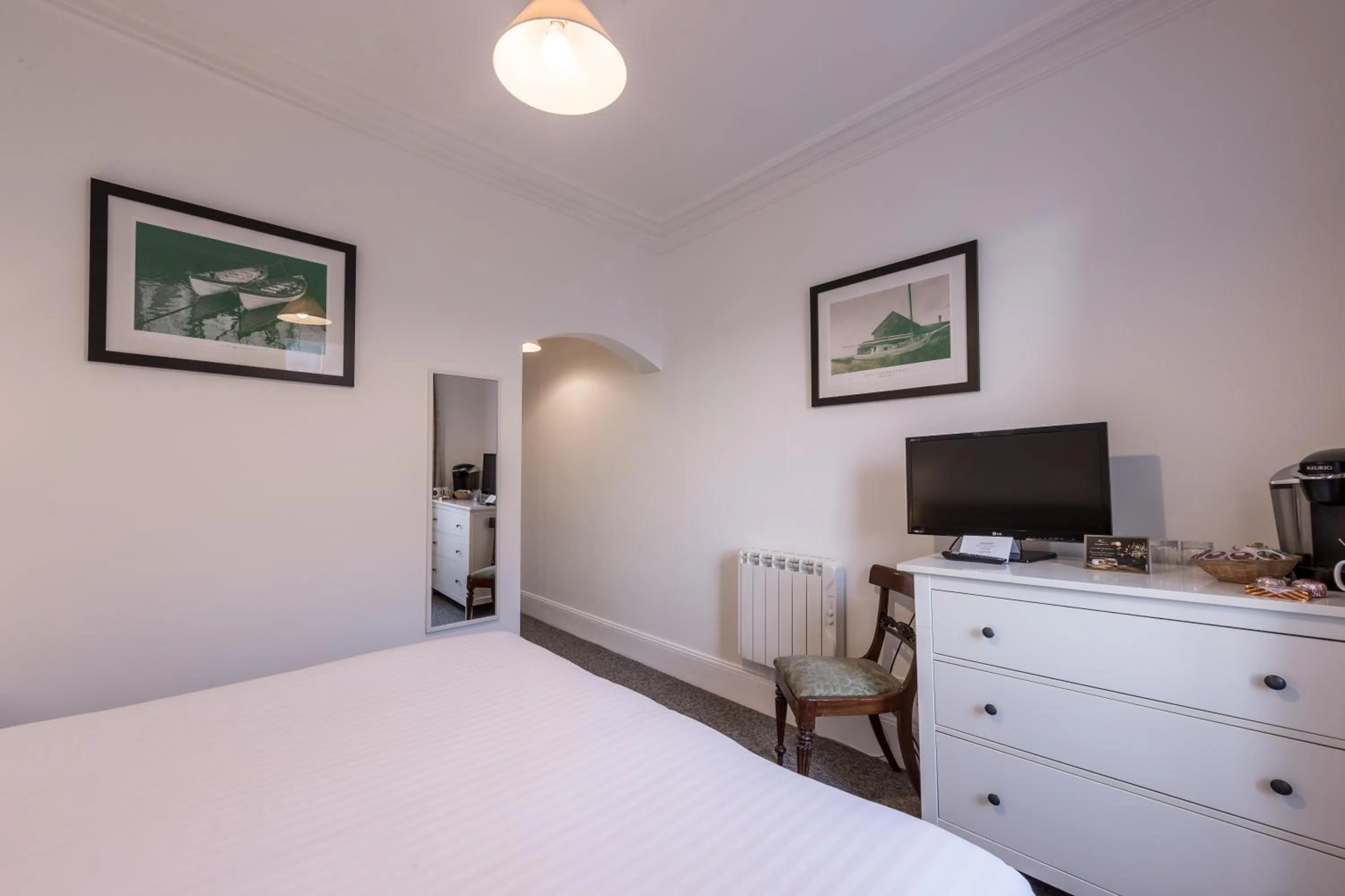 TV and multimedia in Karma Lake Of Menteith Hotel