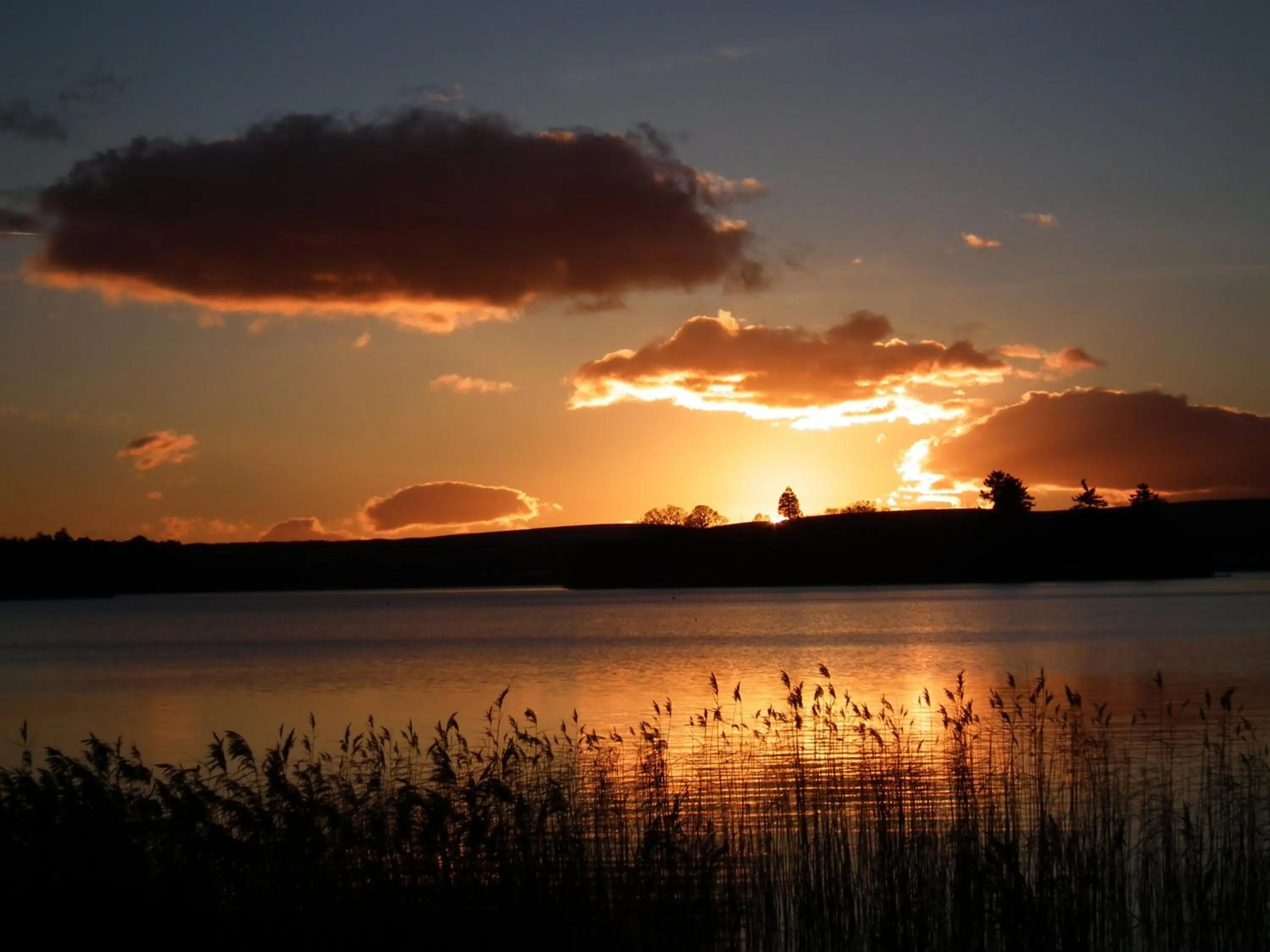 Night in Karma Lake Of Menteith Hotel