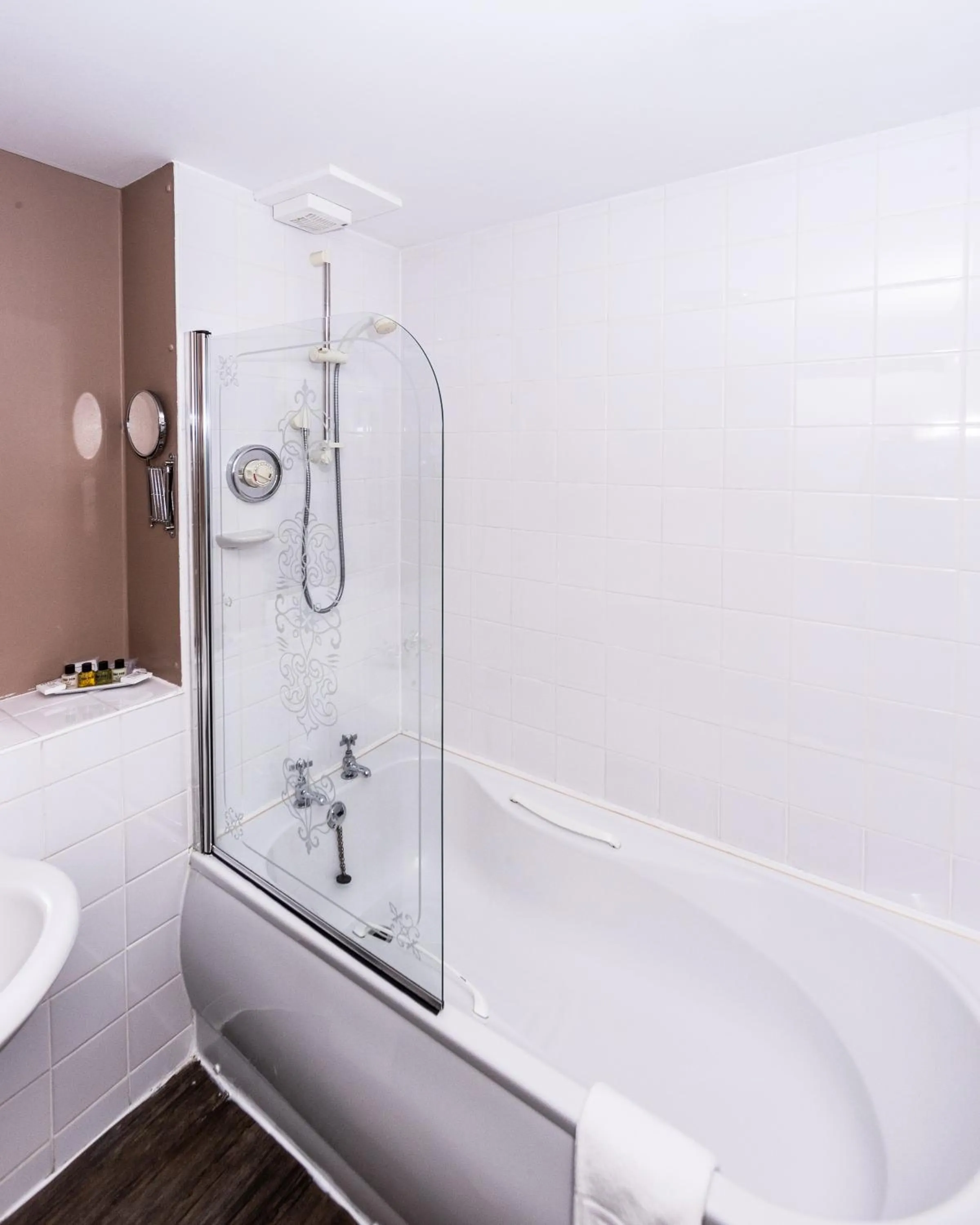 Toilet in Karma Lake Of Menteith Hotel