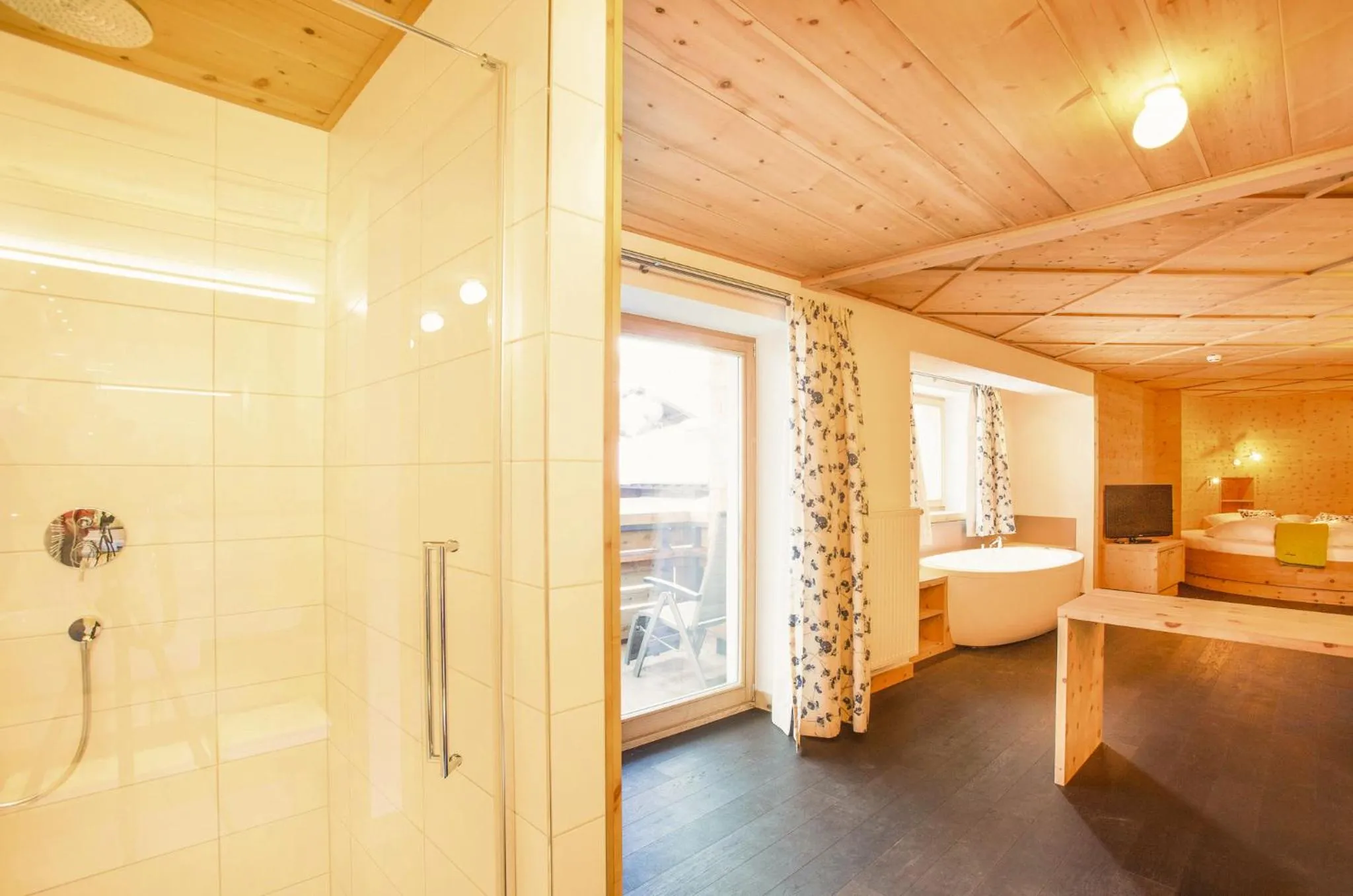 Shower in Hotel Glemmtalerhof