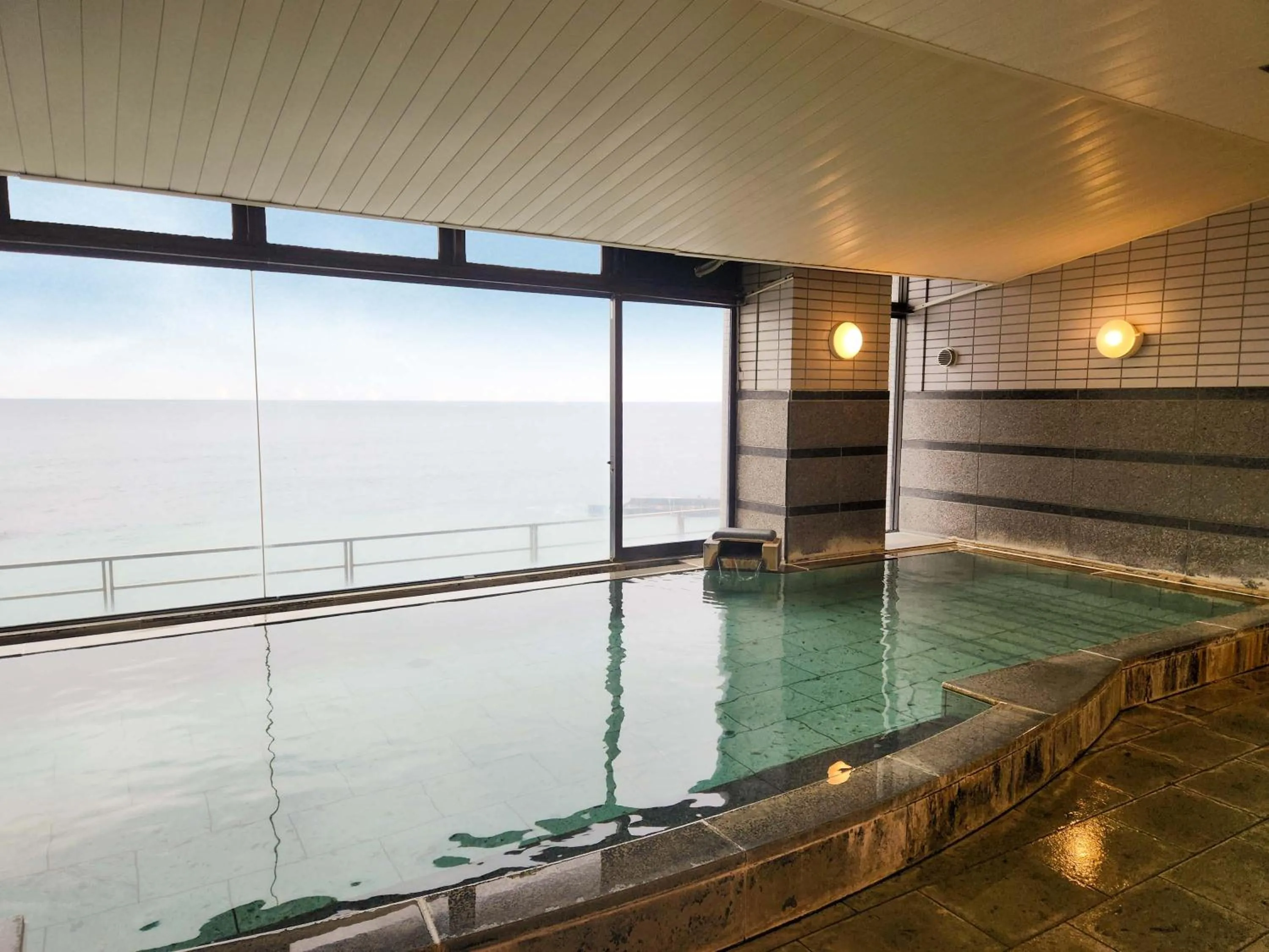 Hot Spring Bath in Hotel Cetus Royal