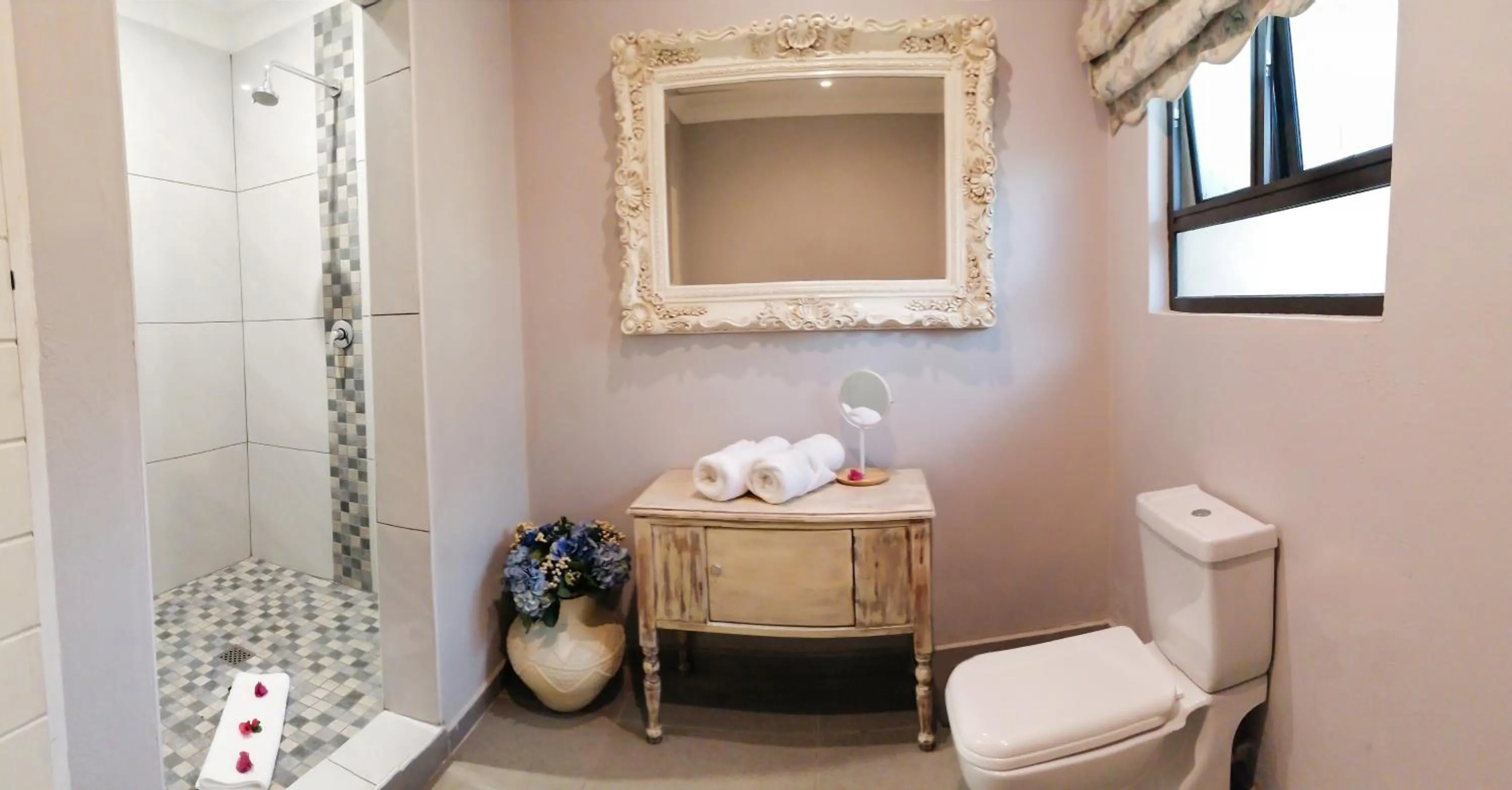 Shower in Emdoneni Lodge with Zululand Cat Conservation Project