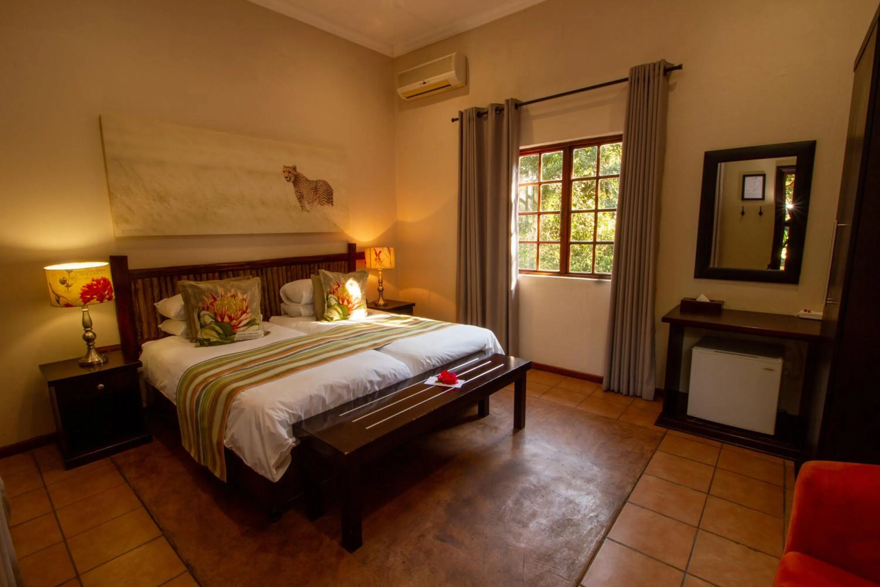 Bedroom, Bed in Emdoneni Lodge with Zululand Cat Conservation Project