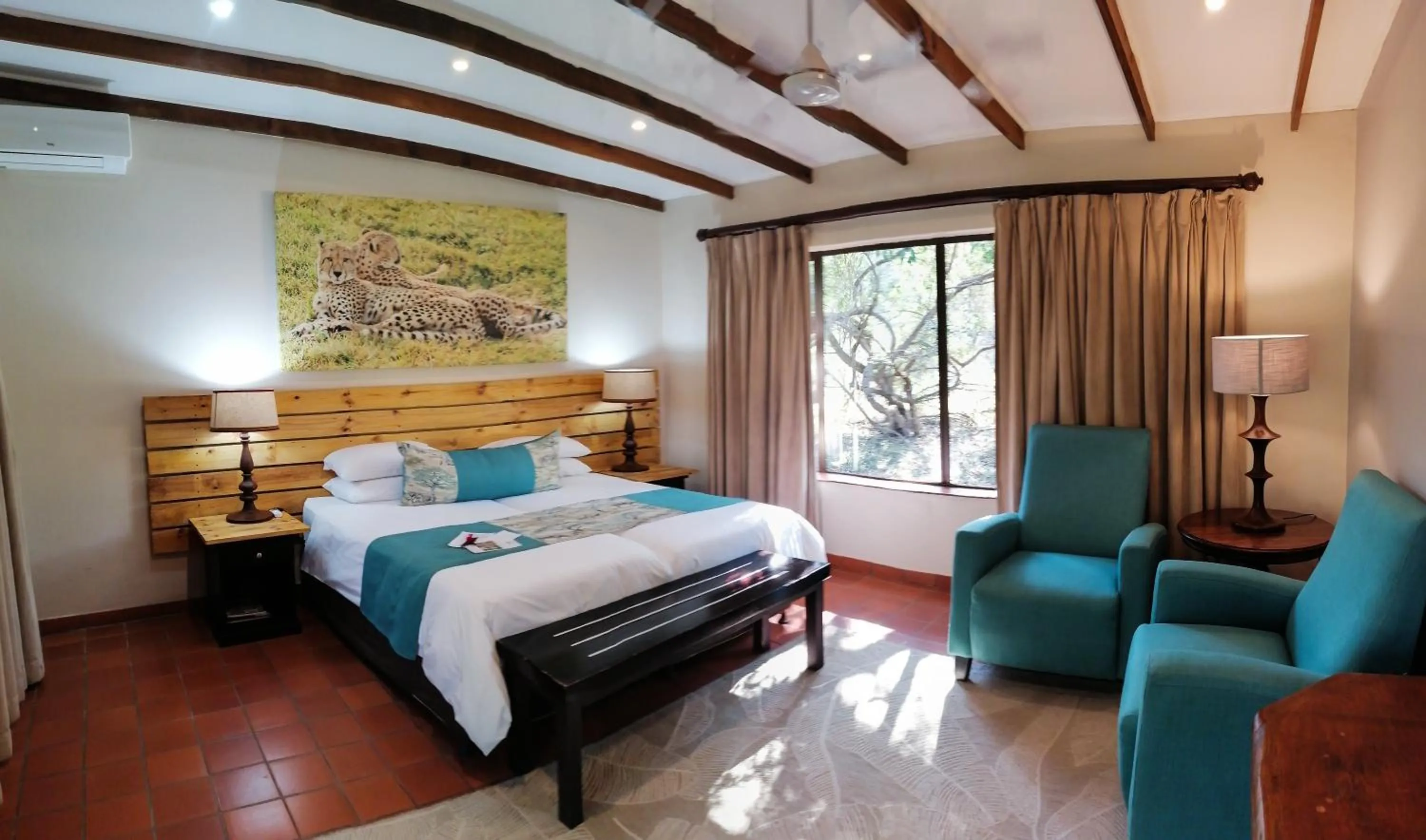 Photo of the whole room, Bed in Emdoneni Lodge with Zululand Cat Conservation Project