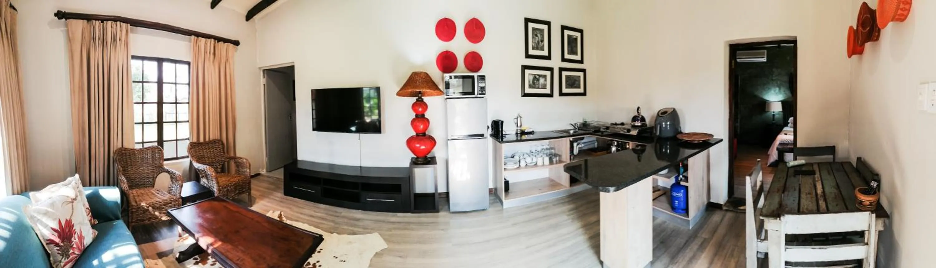 Dining area in Emdoneni Lodge with Zululand Cat Conservation Project