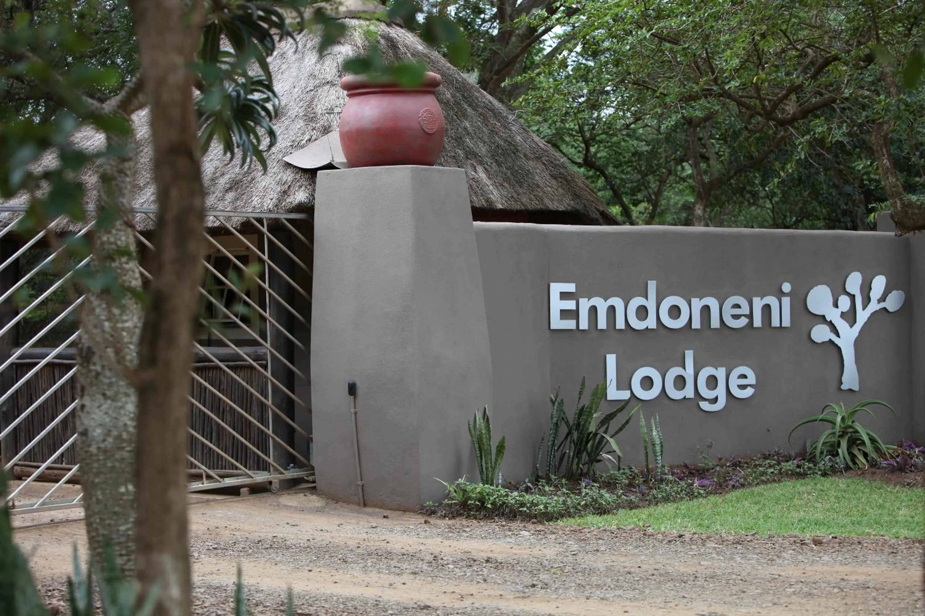 Property logo or sign in Emdoneni Lodge with Zululand Cat Conservation Project