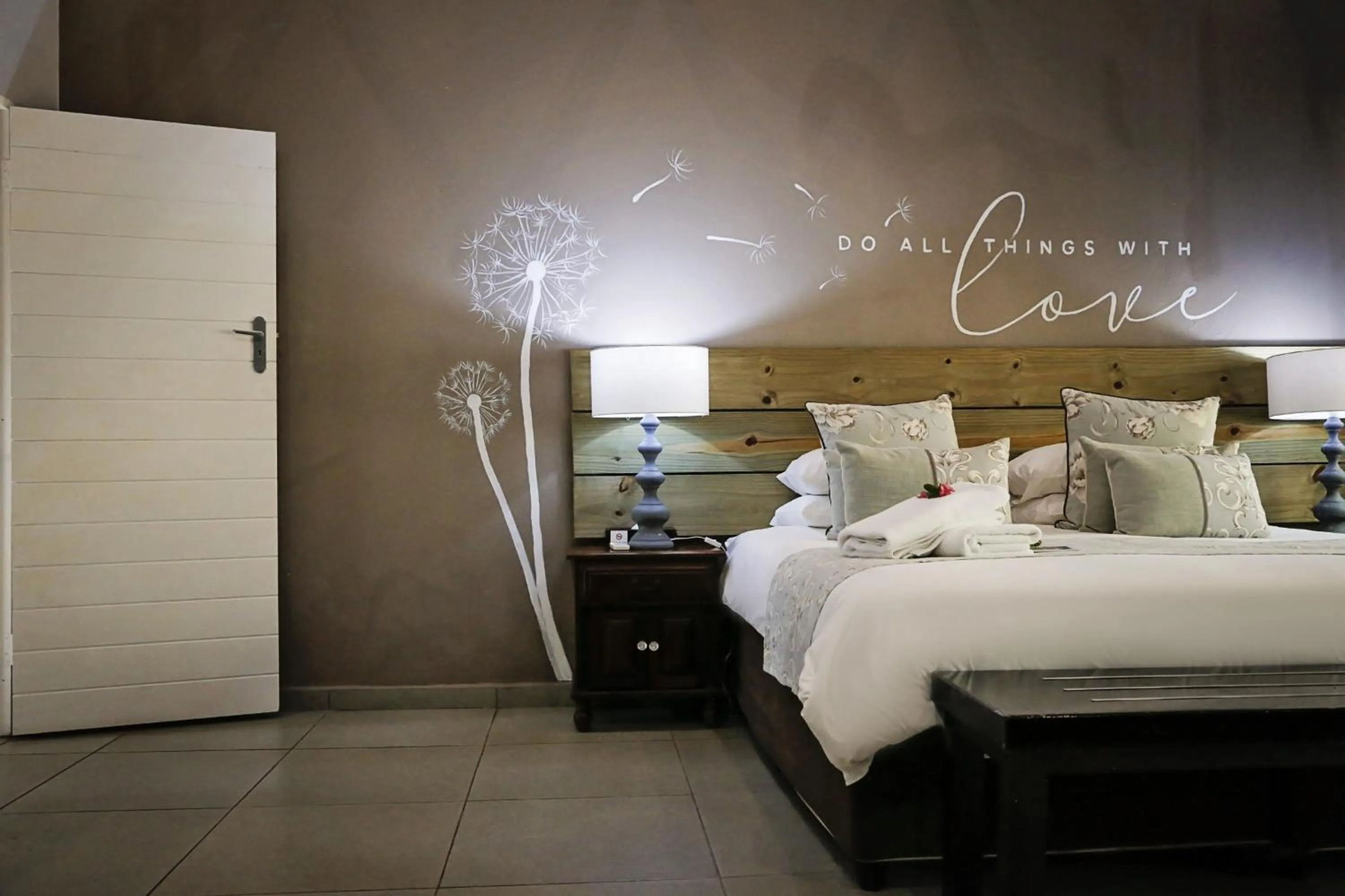 Bed in Emdoneni Lodge with Zululand Cat Conservation Project