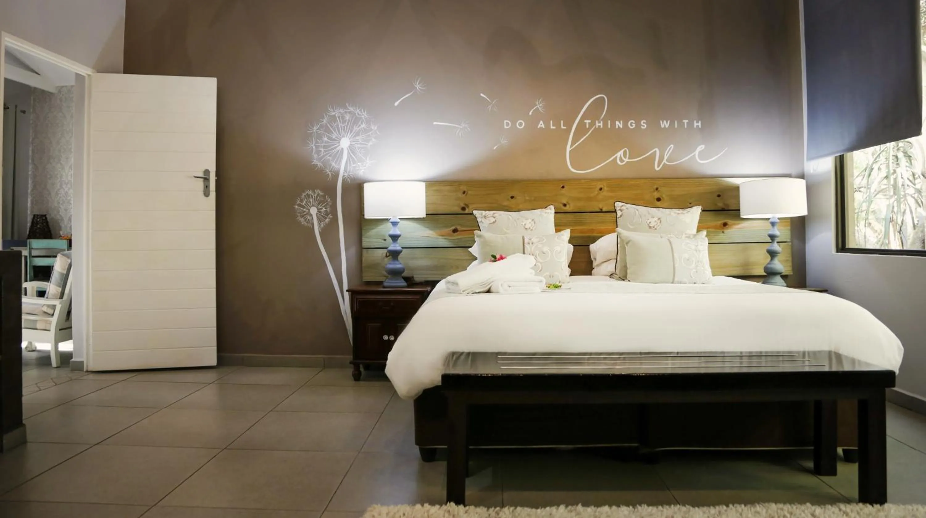 Bed in Emdoneni Lodge with Zululand Cat Conservation Project