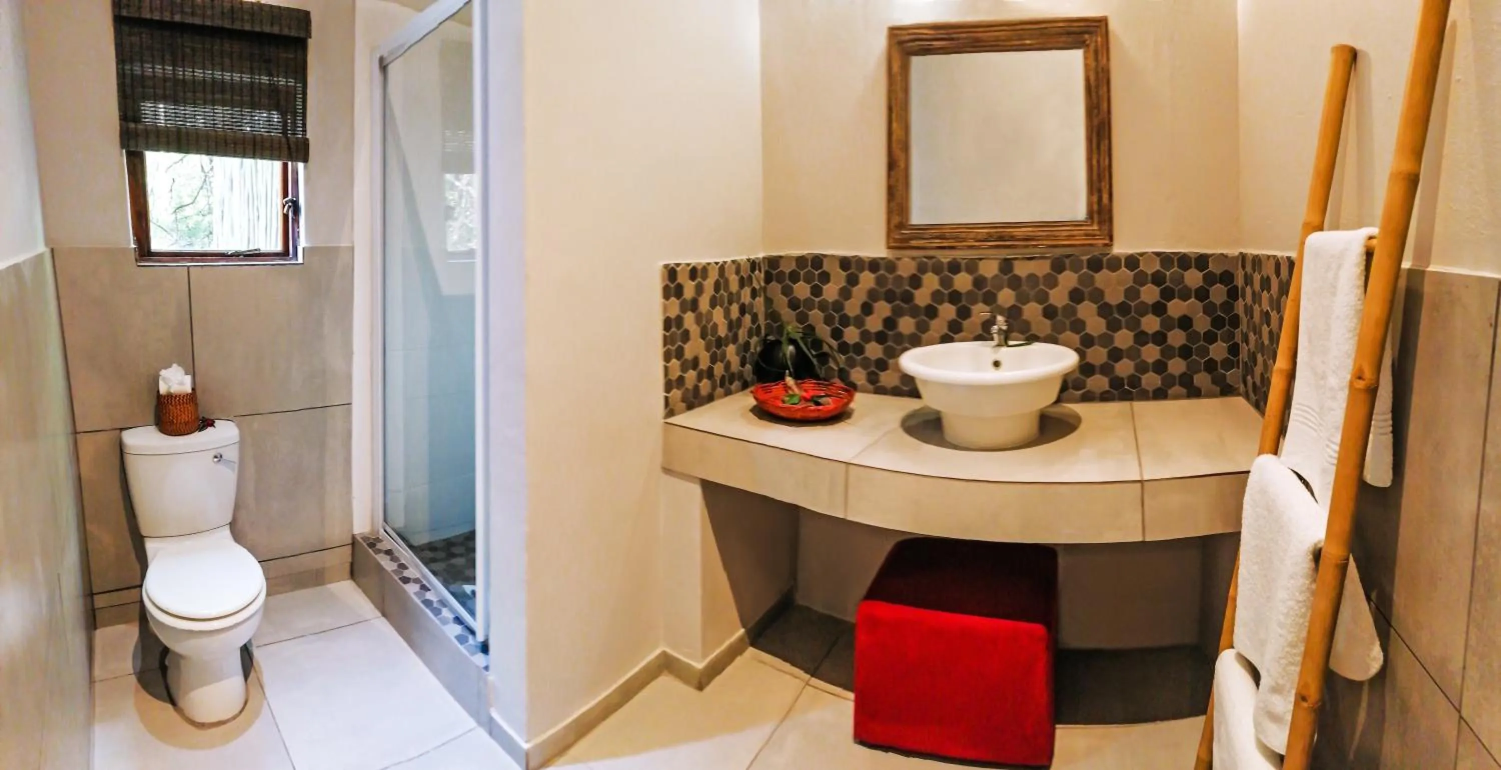 Shower in Emdoneni Lodge with Zululand Cat Conservation Project