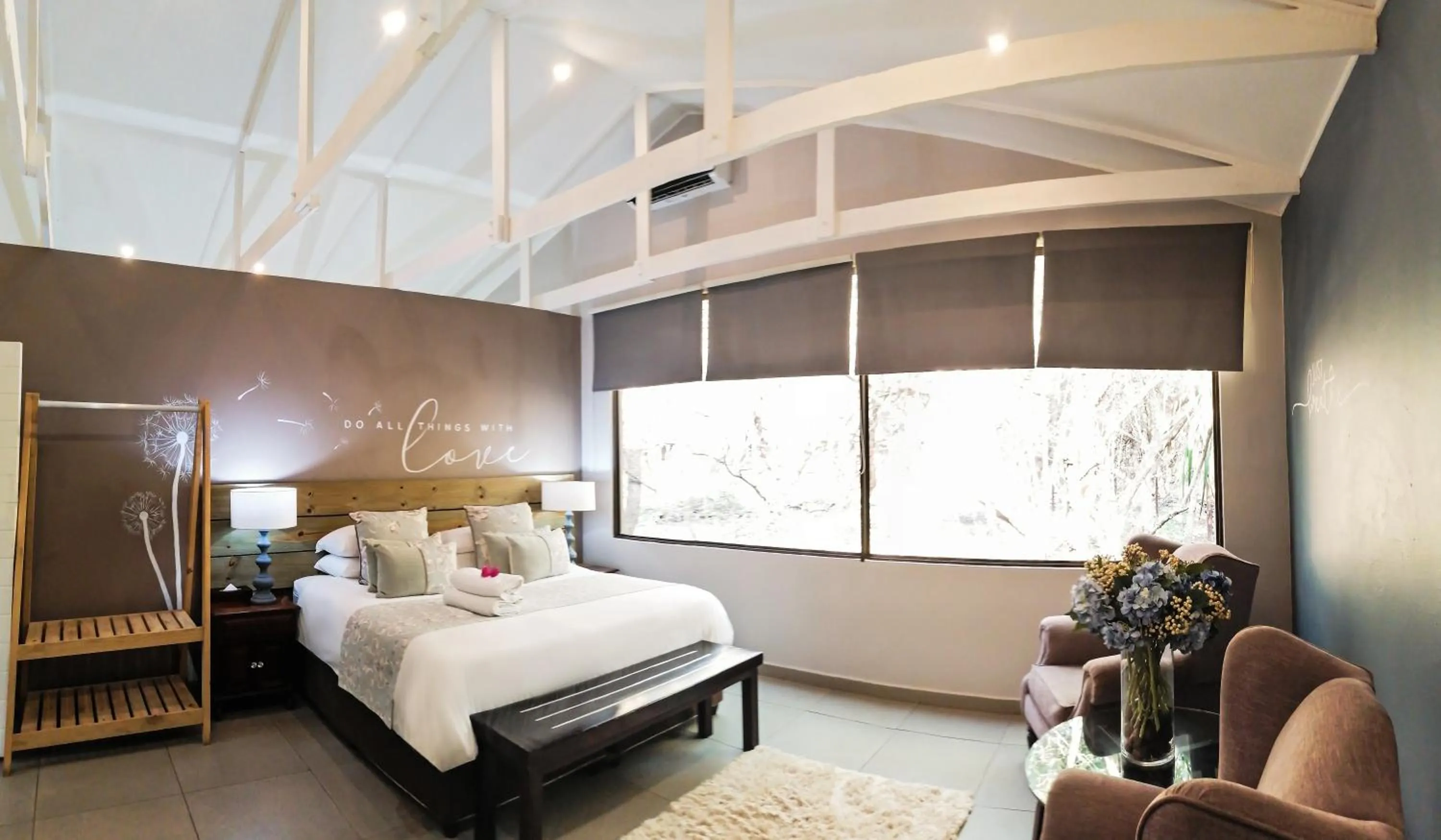 Bed in Emdoneni Lodge with Zululand Cat Conservation Project