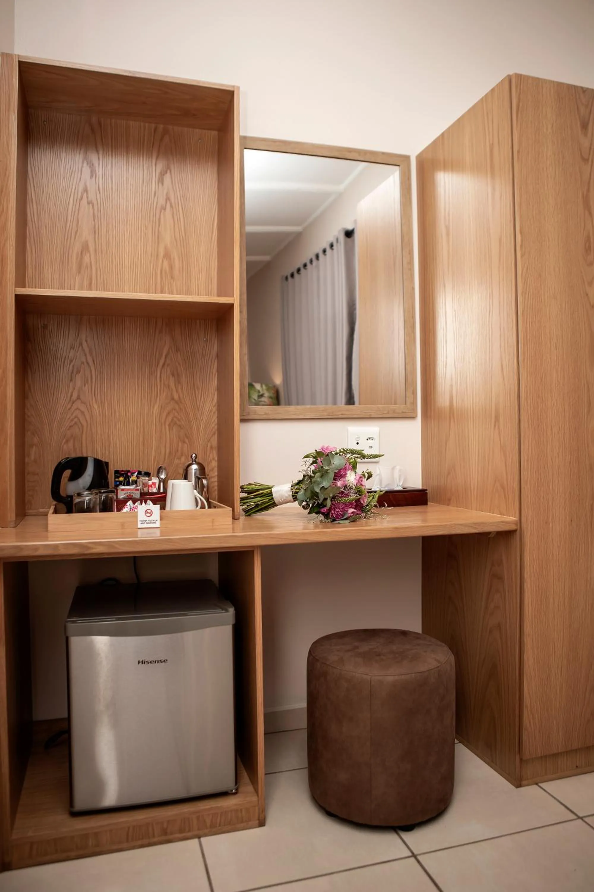 Coffee/tea facilities in Emdoneni Lodge with Zululand Cat Conservation Project