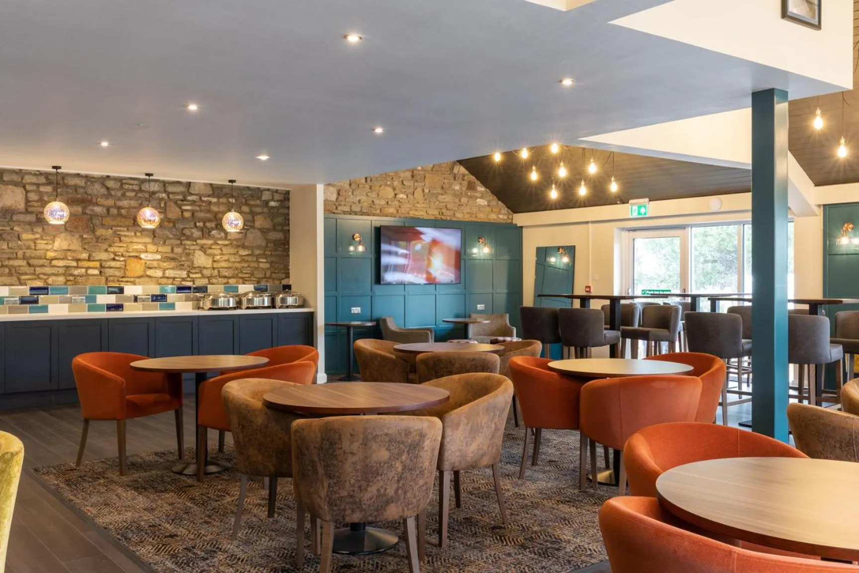 Restaurant/places to eat in Almondsbury Interchange Hotel