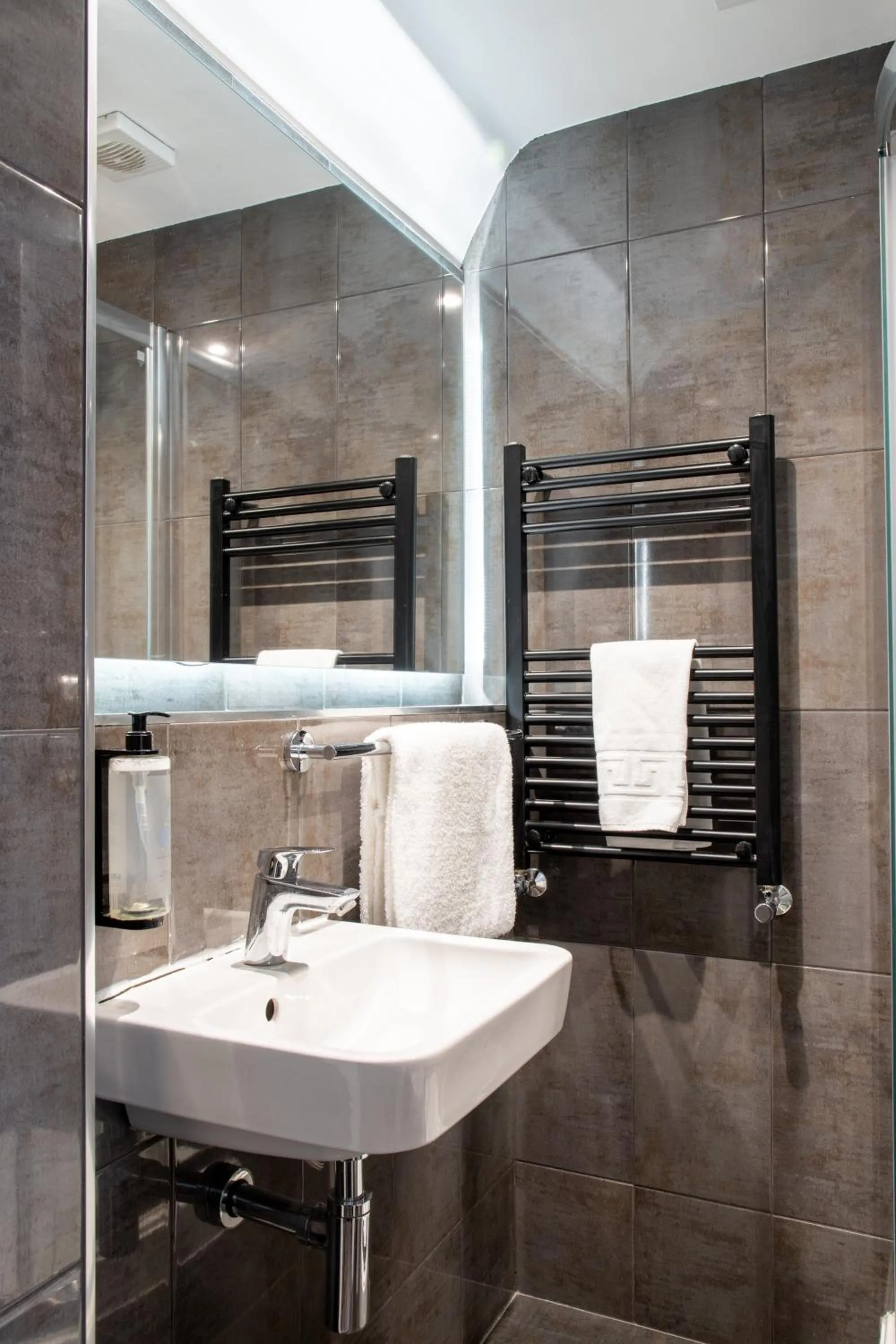 Bathroom in Almondsbury Interchange Hotel