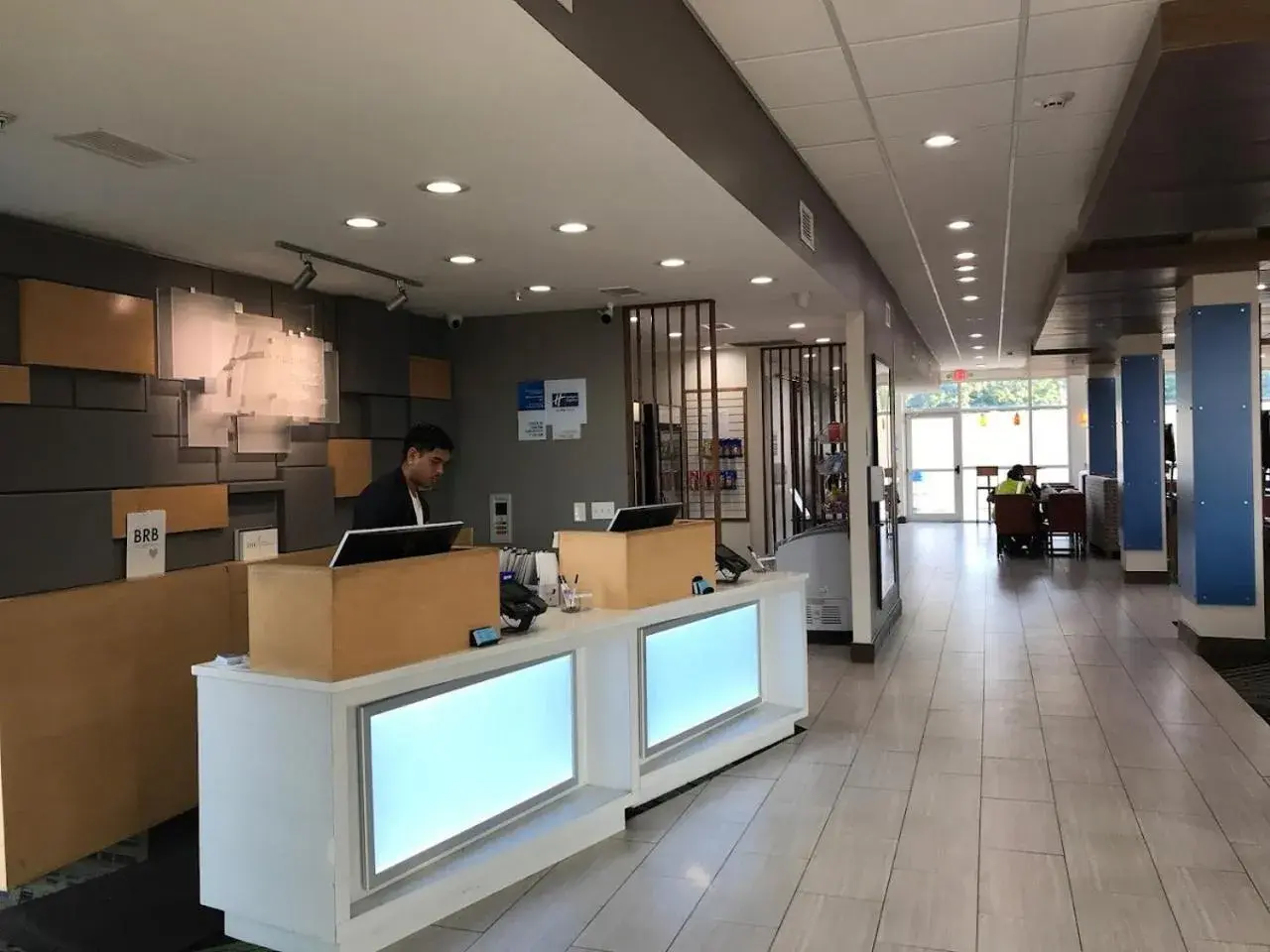 Lobby or reception in Holiday Inn Express & Suites - Bensenville - O'Hare by IHG Lobby or reception in Holiday Inn Express & Suites - Bensenville - O'Hare by IHG