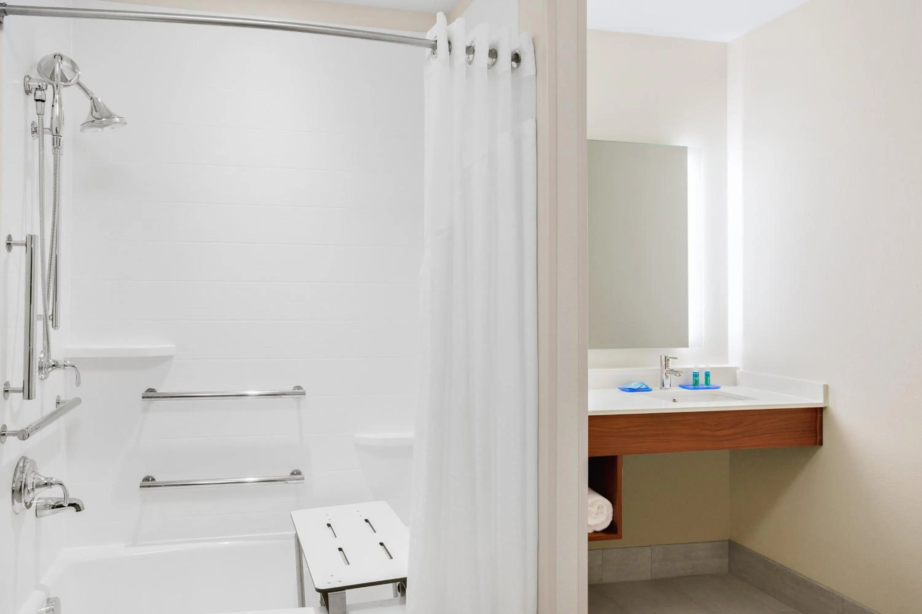 Bathroom in Holiday Inn Express & Suites - Union Gap - Yakima Area by IHG