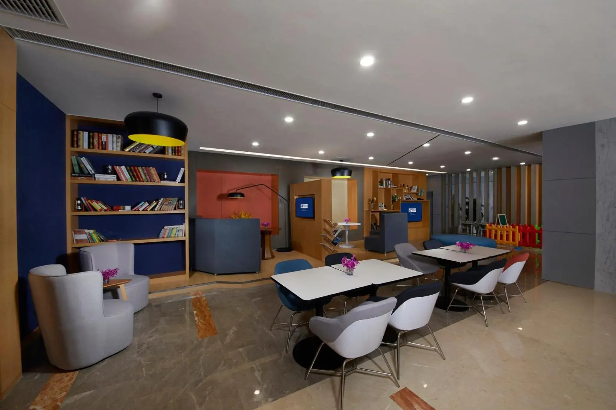 Restaurant/places to eat in Holiday Inn Express Zhengzhou Zhengdong by IHG Restaurant/places to eat in Holiday Inn Express Zhengzhou Zhengdong by IHG