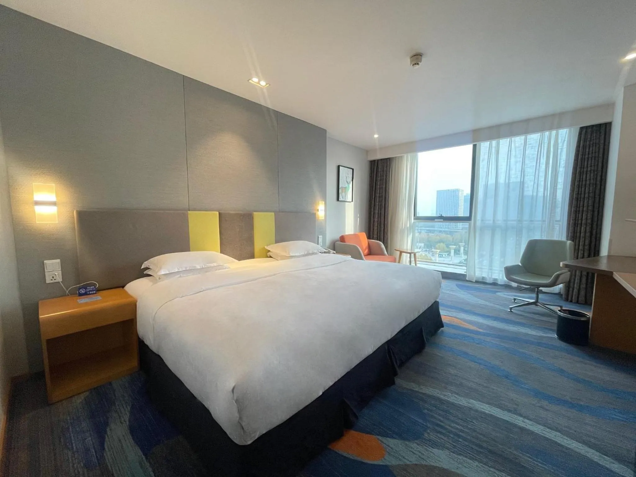 Photo of the whole room, Bed in Holiday Inn Express Zhengzhou Zhengdong by IHG