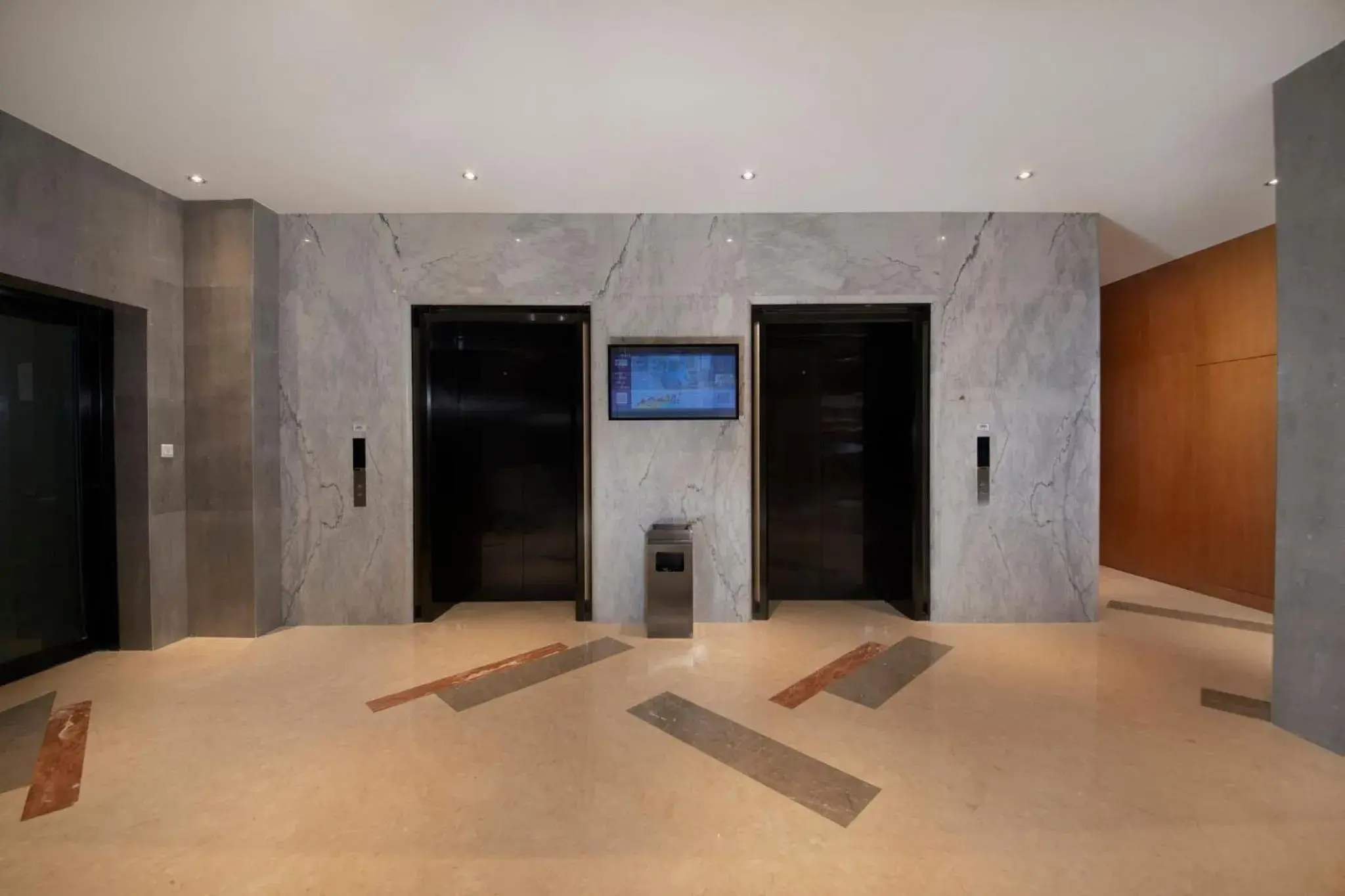 Lobby or reception in Holiday Inn Express Zhengzhou Zhengdong by IHG Lobby or reception in Holiday Inn Express Zhengzhou Zhengdong by IHG