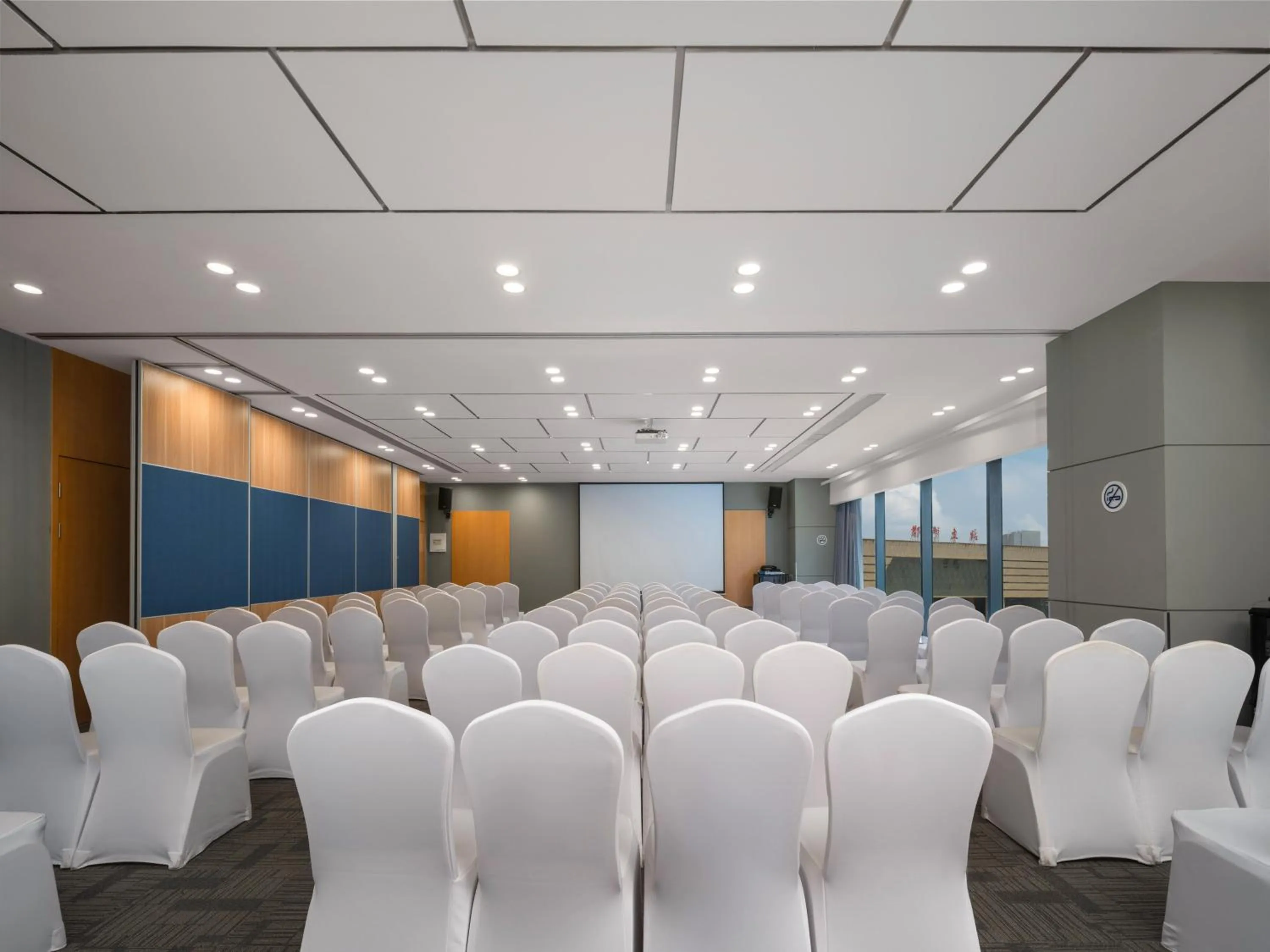 Meeting/conference room in Holiday Inn Express Zhengzhou Zhengdong by IHG