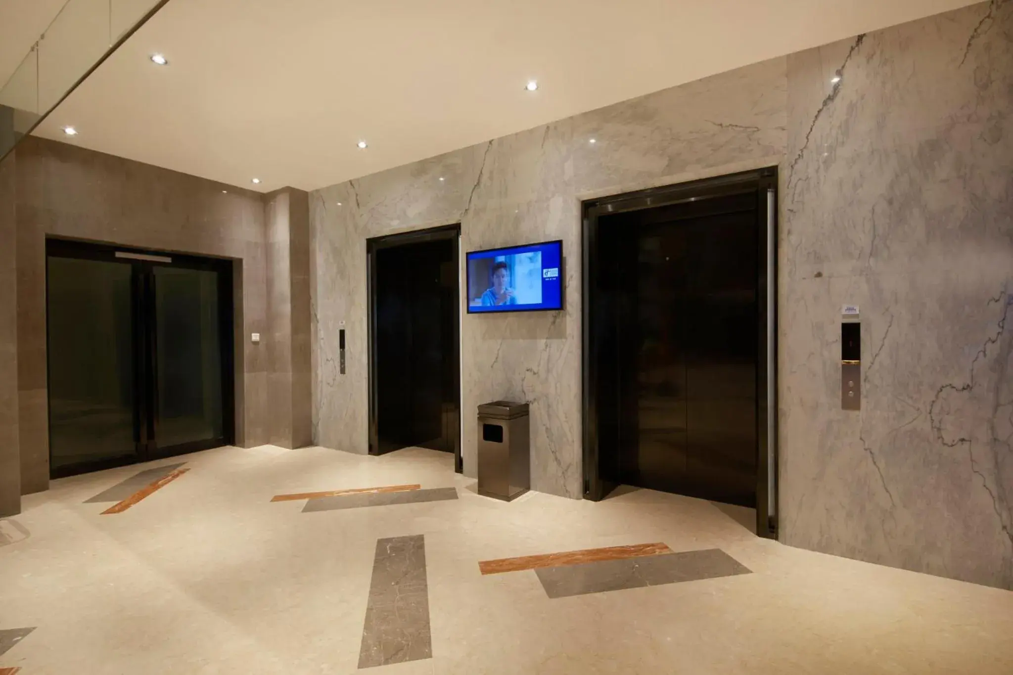 Lobby or reception in Holiday Inn Express Zhengzhou Zhengdong by IHG Lobby or reception in Holiday Inn Express Zhengzhou Zhengdong by IHG