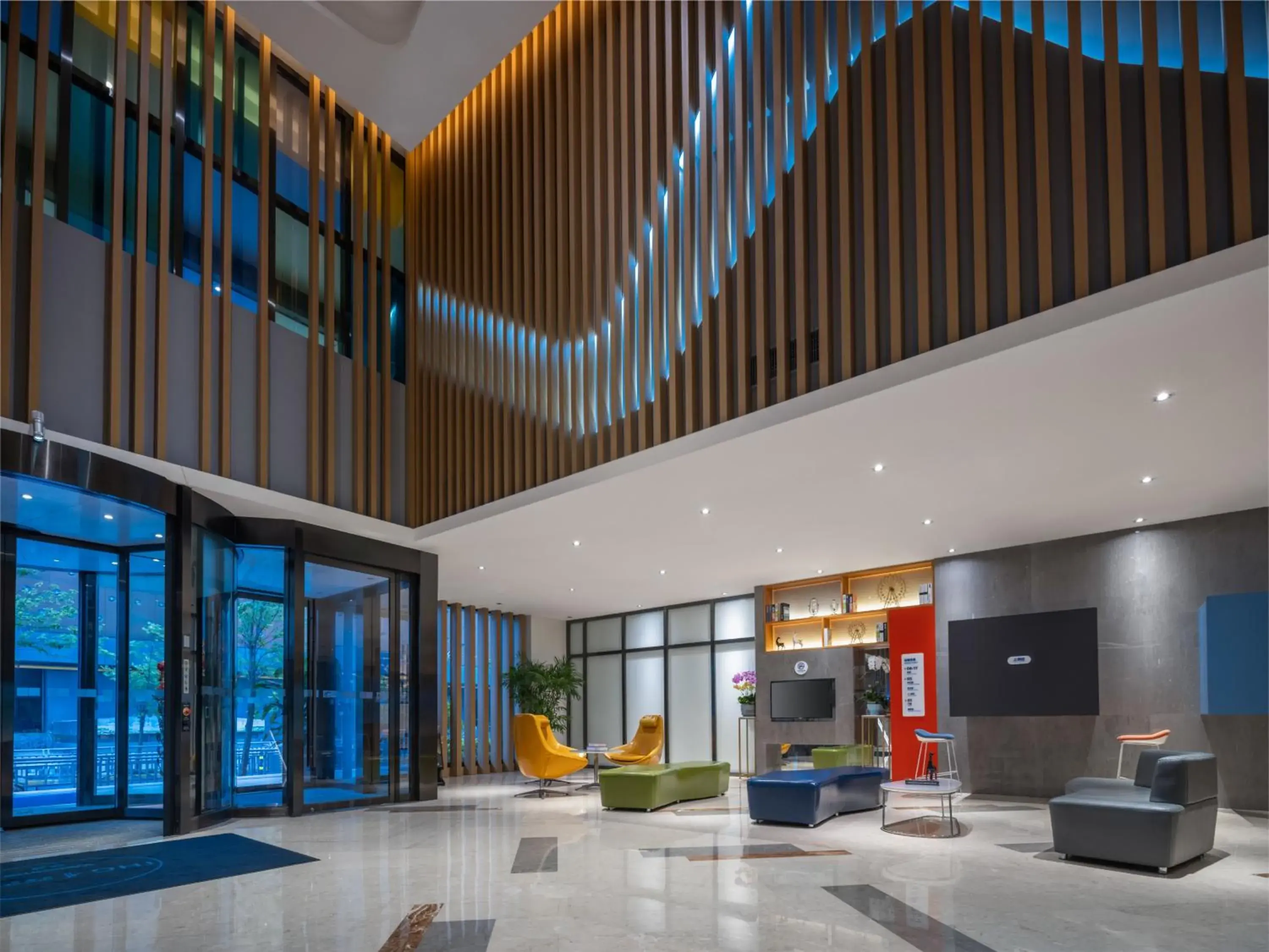 Property building in Holiday Inn Express Zhengzhou Zhengdong by IHG Property building in Holiday Inn Express Zhengzhou Zhengdong by IHG