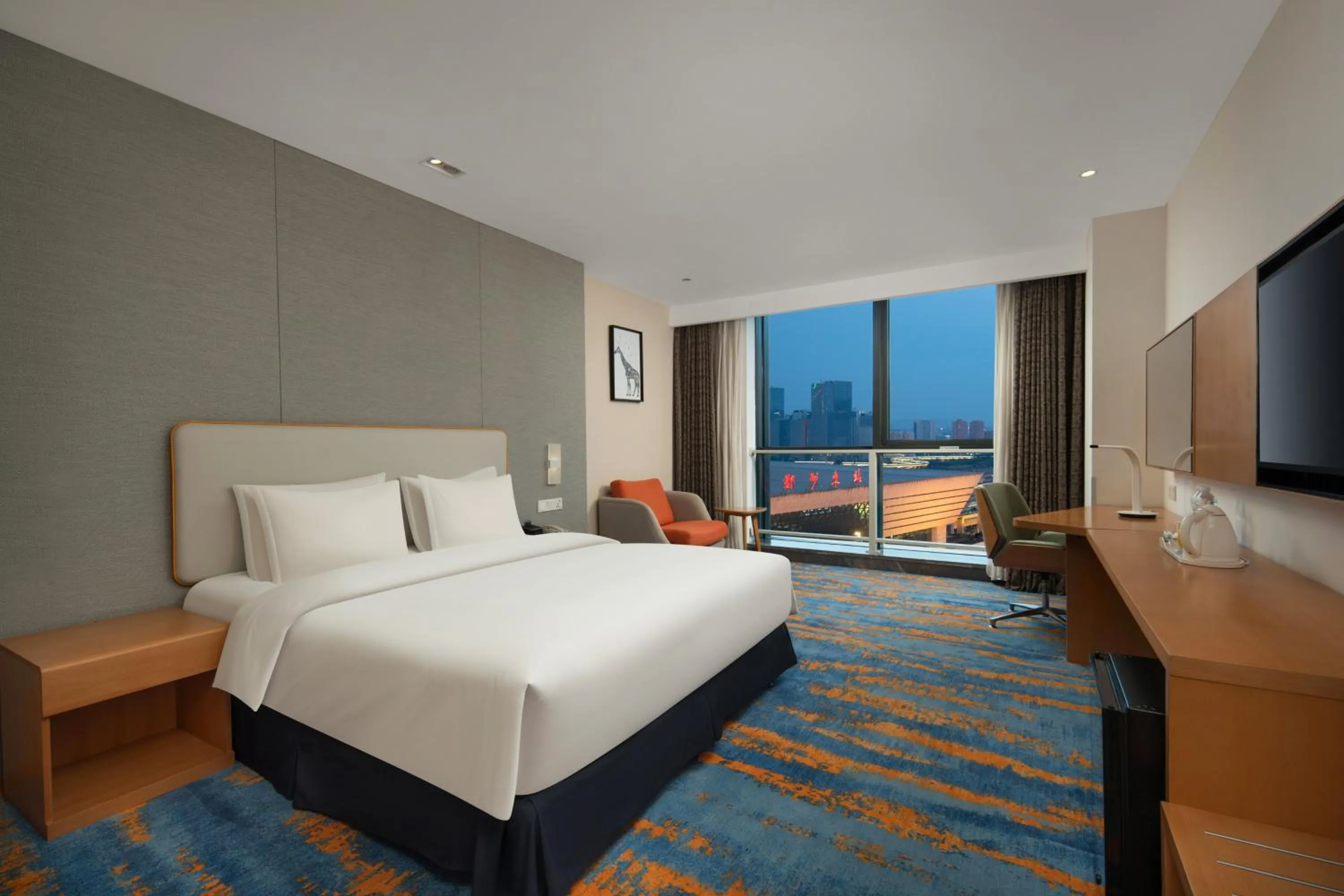 Photo of the whole room, Bed in Holiday Inn Express Zhengzhou Zhengdong by IHG