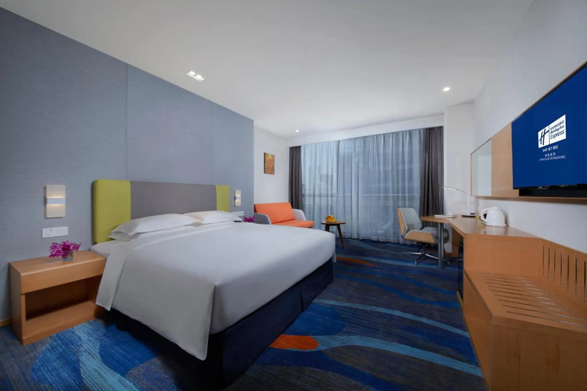 Photo of the whole room, Bed in Holiday Inn Express Zhengzhou Zhengdong by IHG