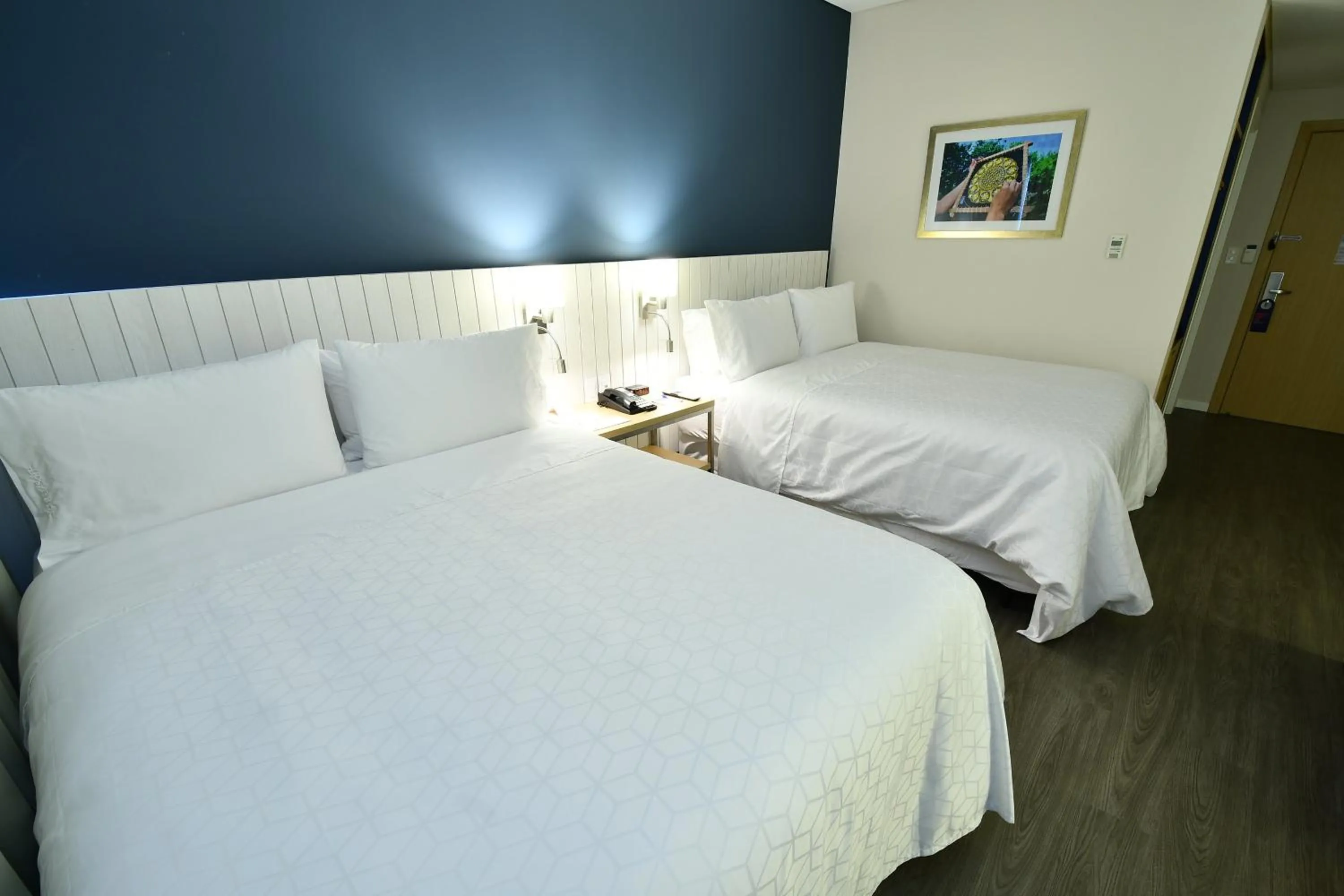 Photo of the whole room, Bed in Holiday Inn Express Asuncion Aviadores by IHG