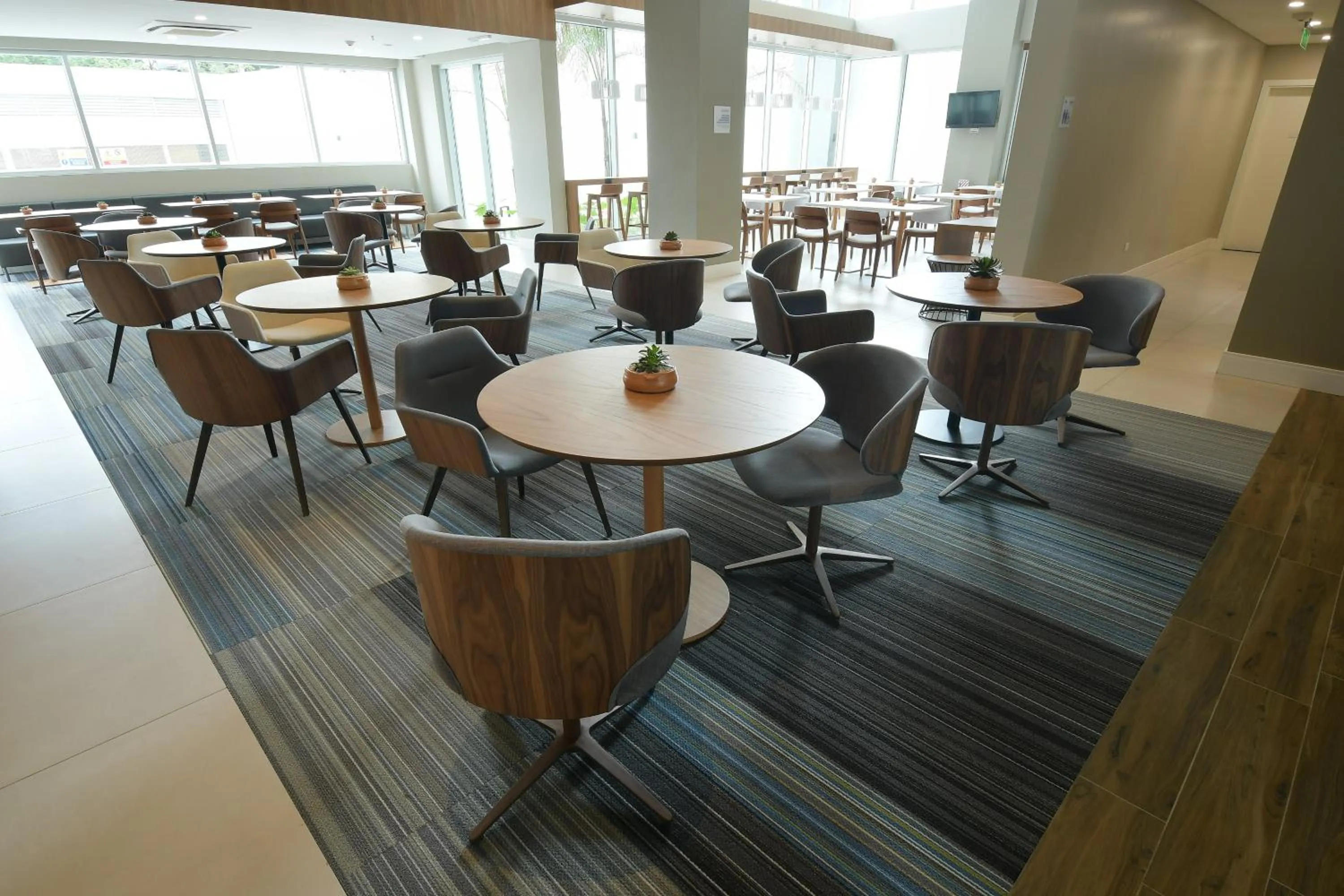 Breakfast in Holiday Inn Express Asuncion Aviadores by IHG