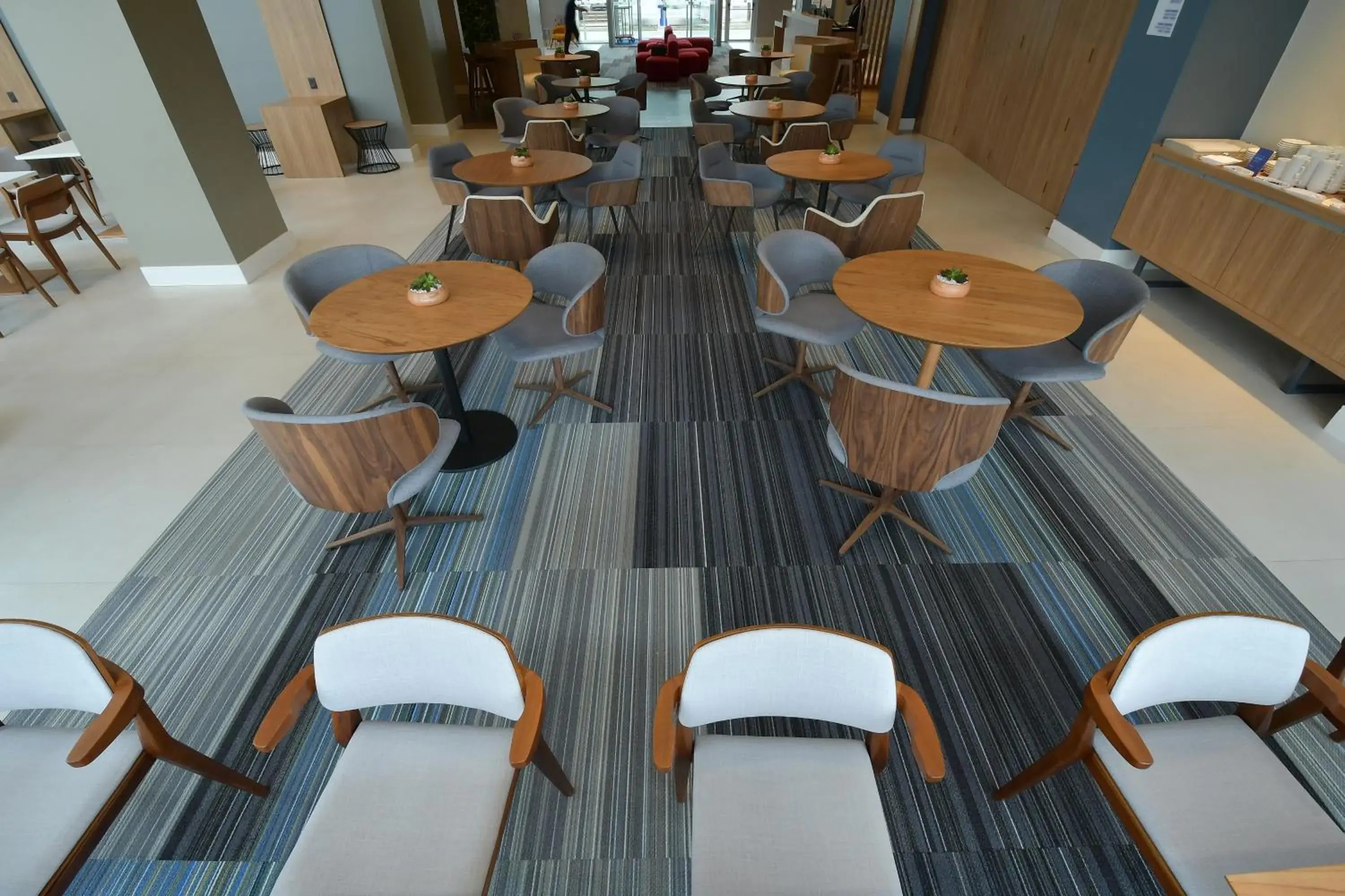 Restaurant/places to eat in Holiday Inn Express Asuncion Aviadores by IHG Restaurant/places to eat in Holiday Inn Express Asuncion Aviadores by IHG